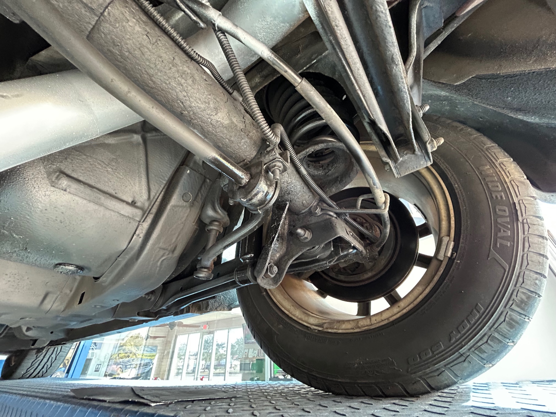 Vehicle photo 30