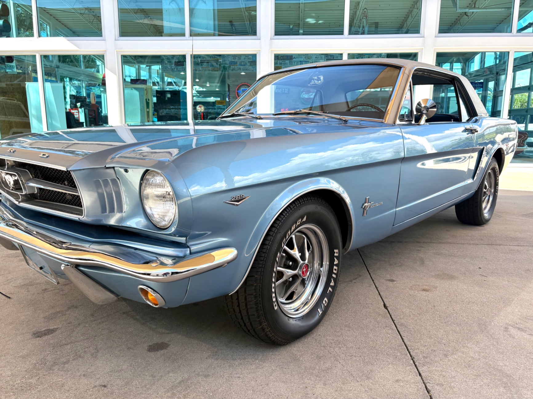 Vehicle photo 12