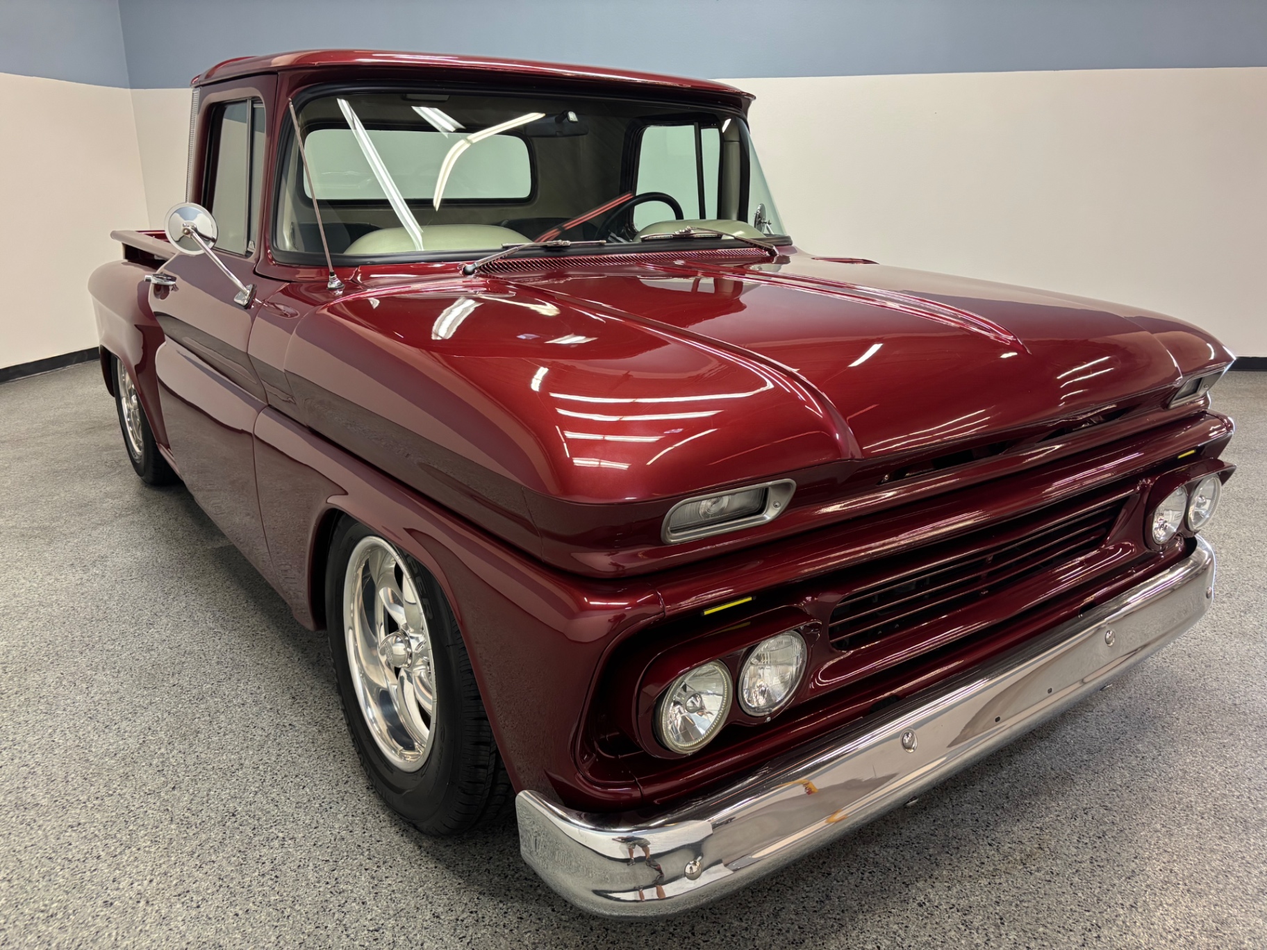 Vehicle photo 8