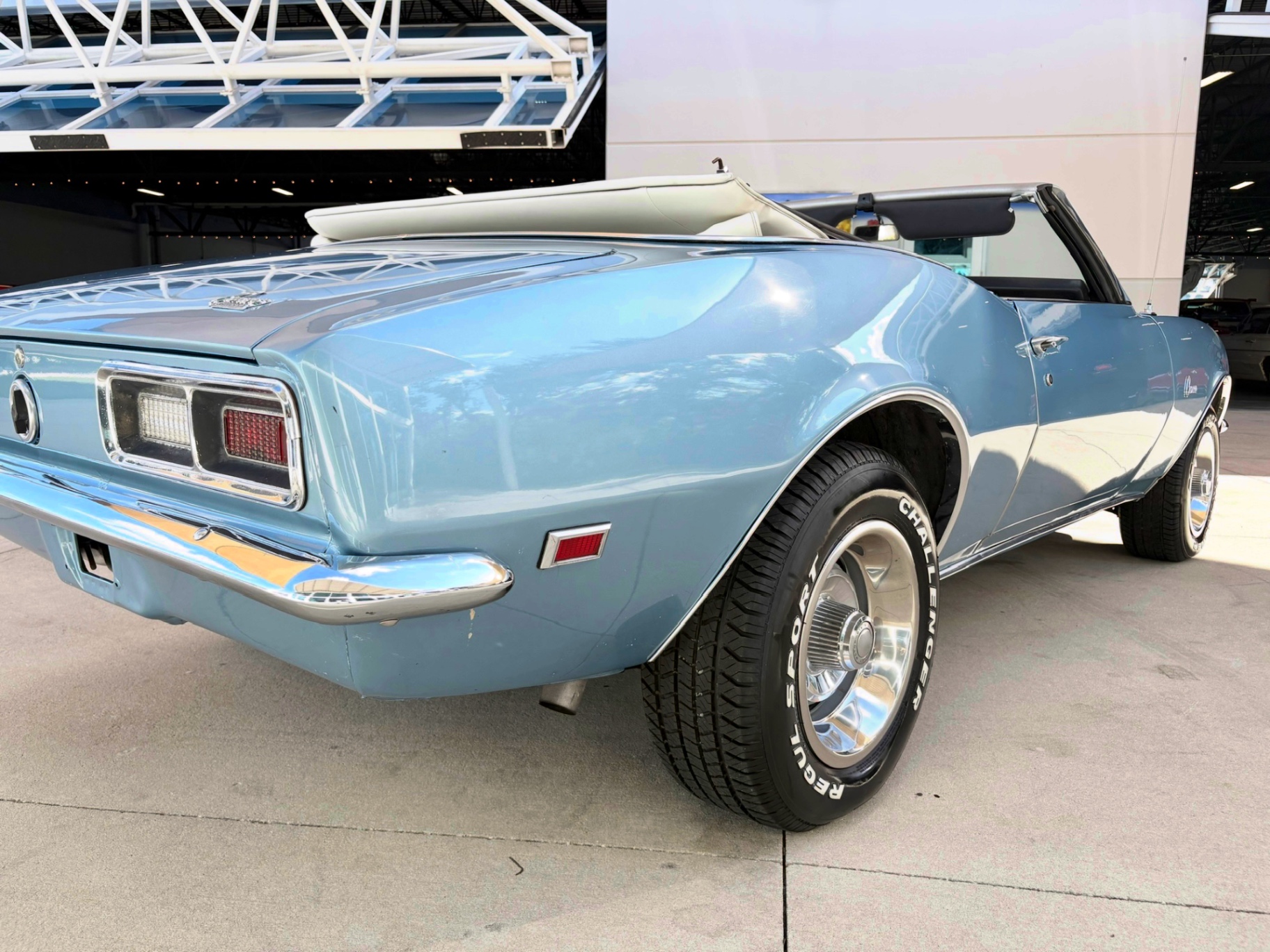Vehicle photo 16