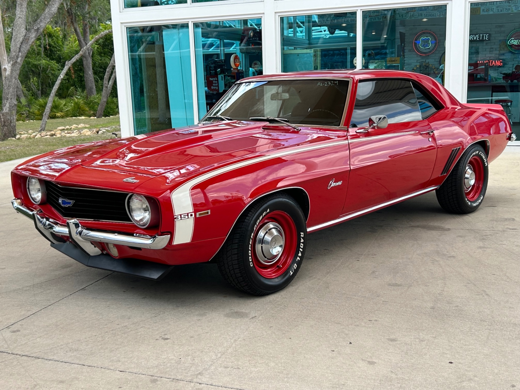 Vehicle photo 12