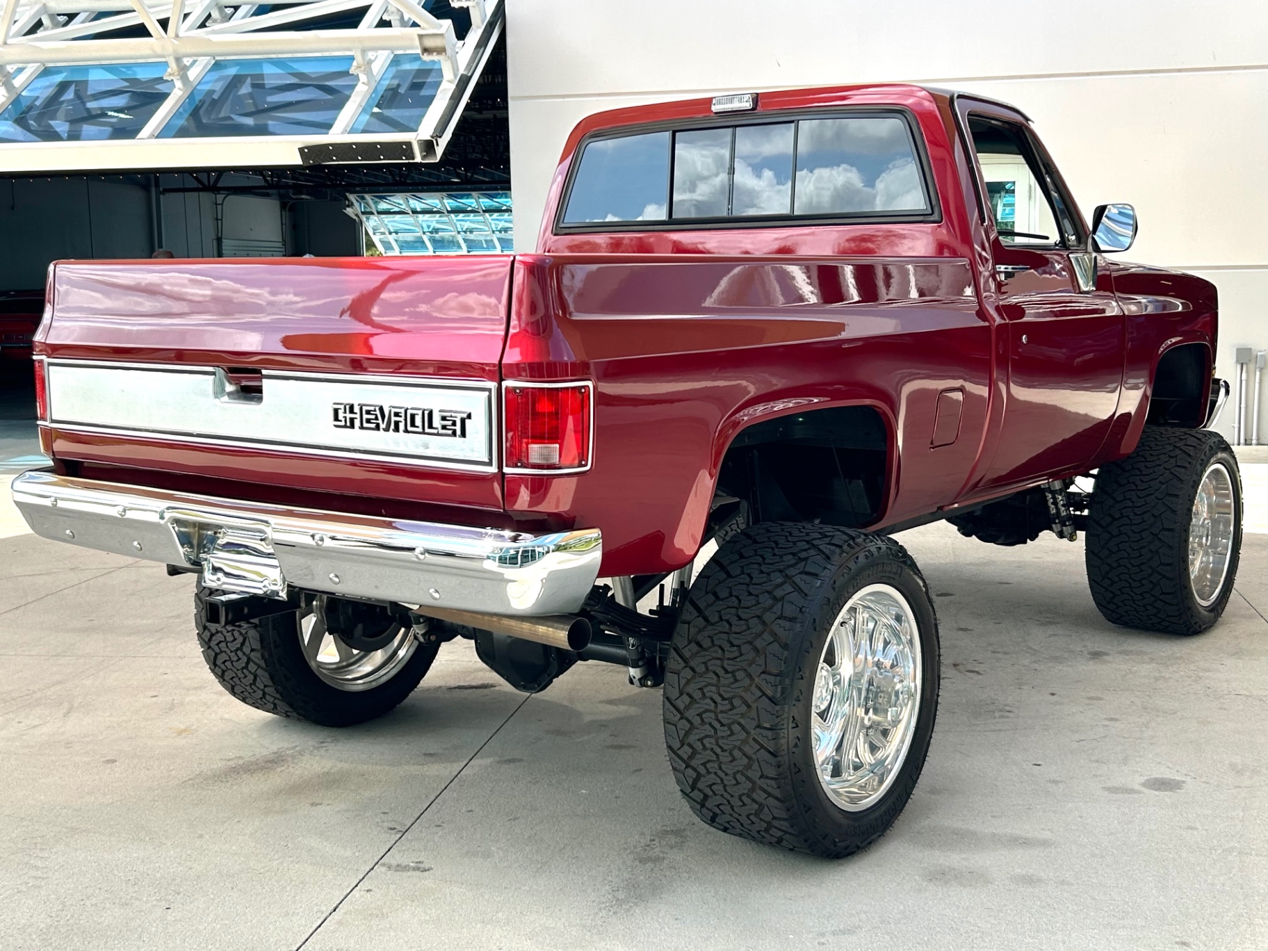Vehicle photo 5