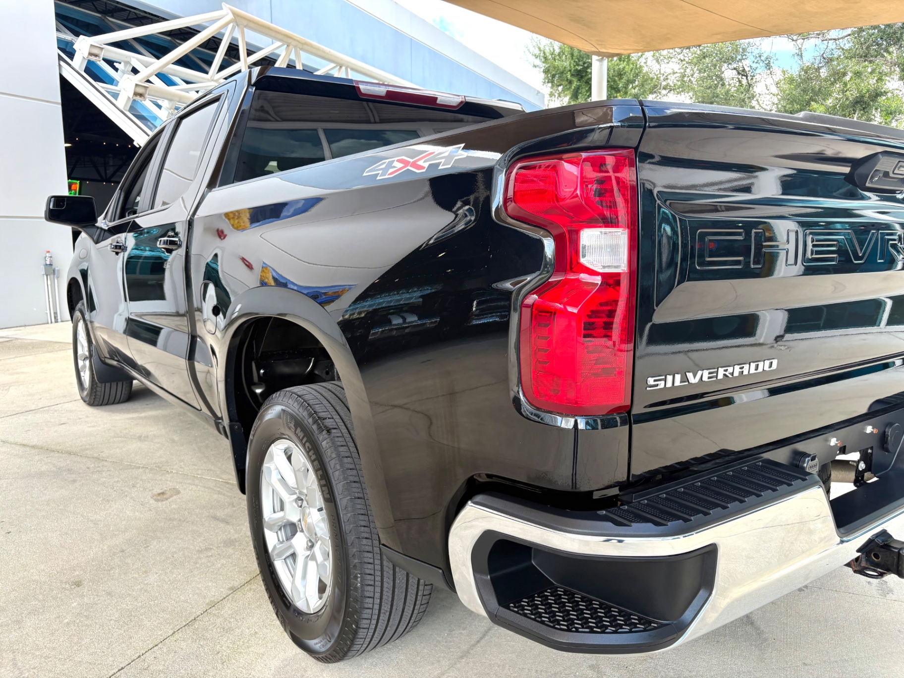 Vehicle photo 14
