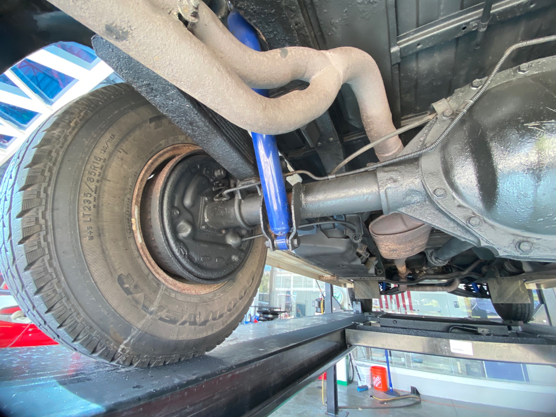 Vehicle photo 26