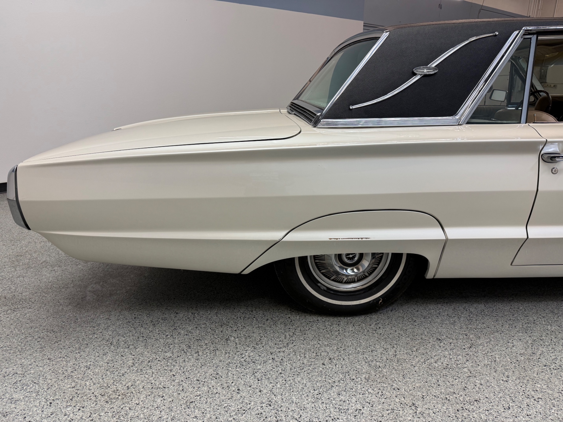 Vehicle photo 17