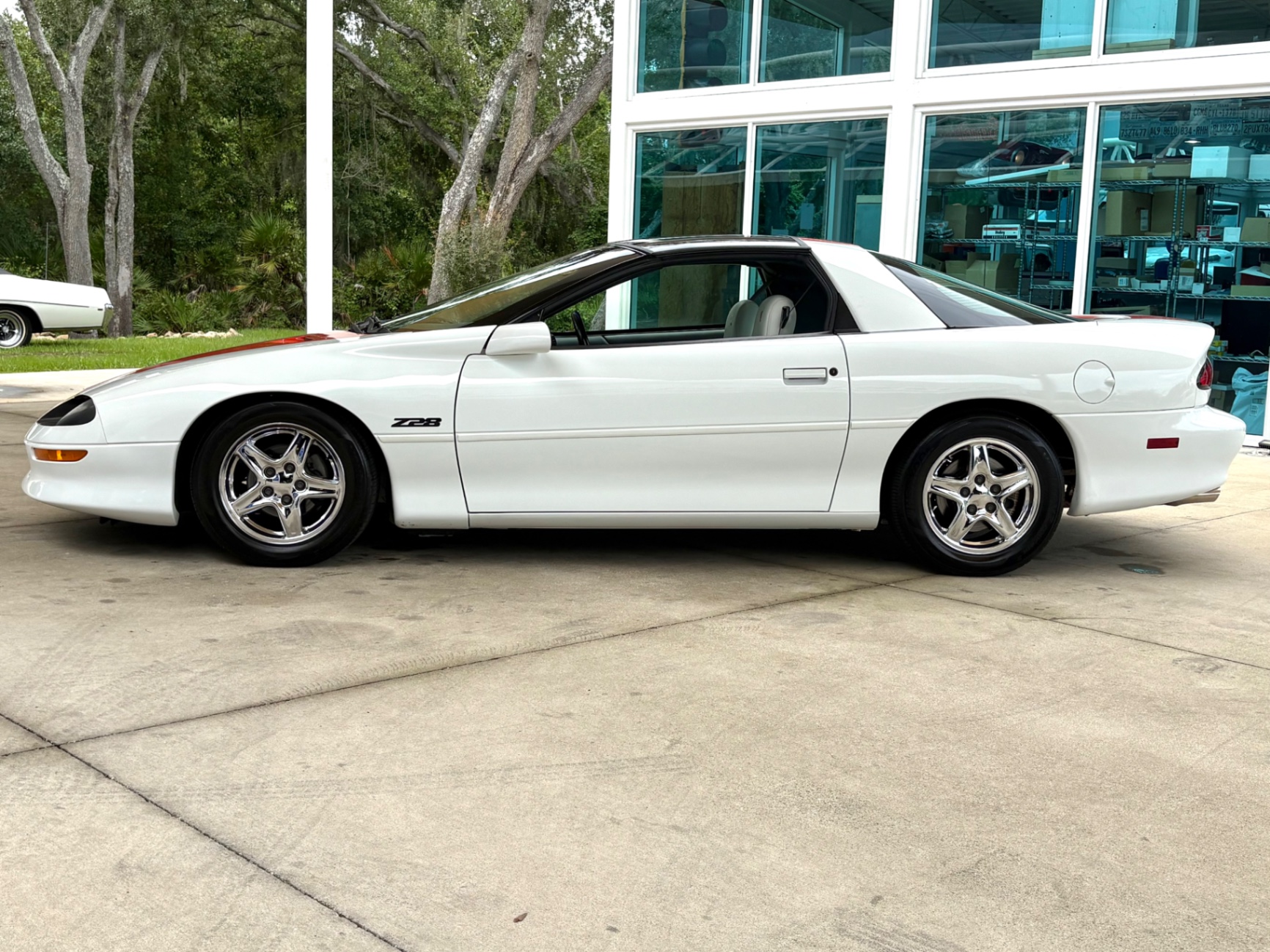 Vehicle photo 10