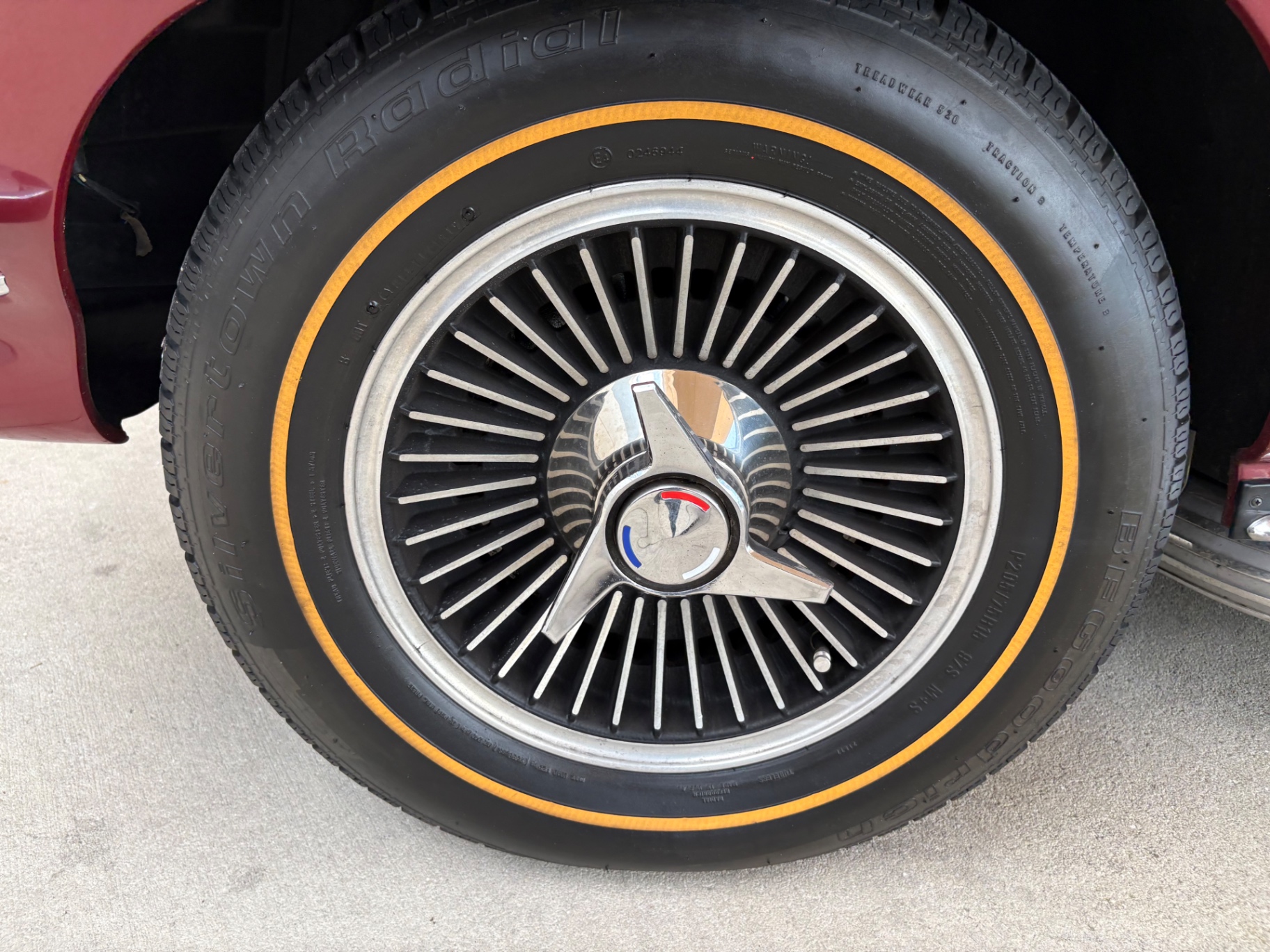 Vehicle photo 28