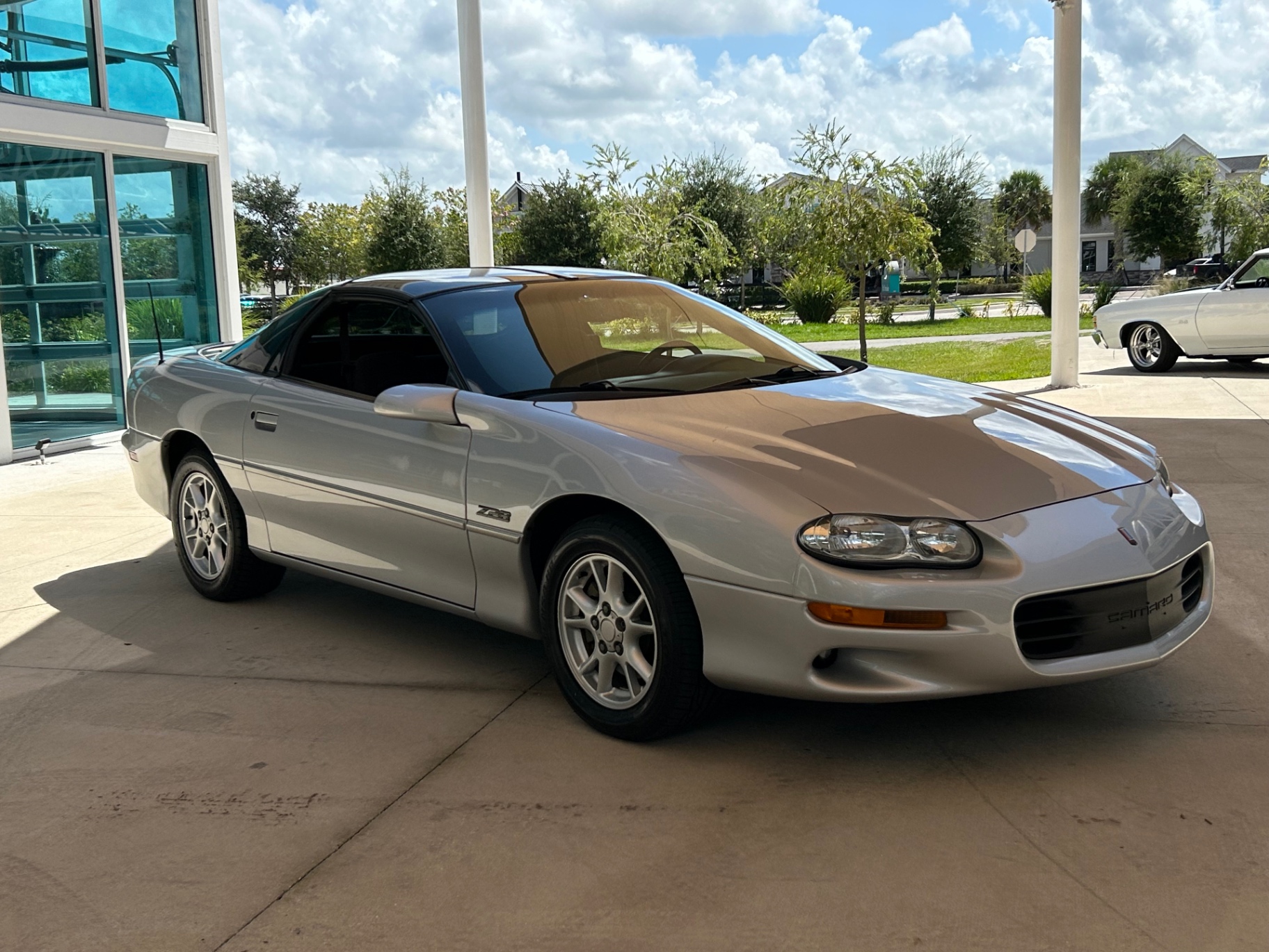 Vehicle photo 3