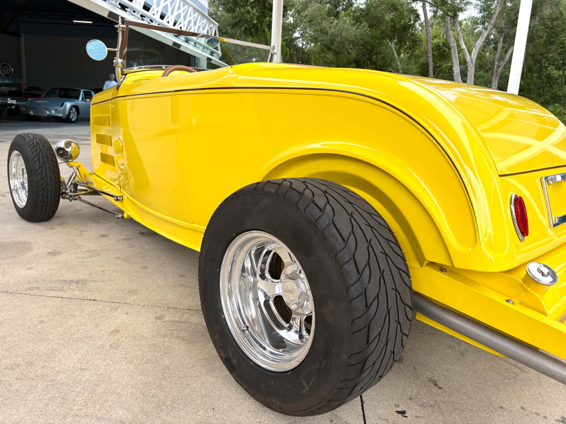 Vehicle photo 15