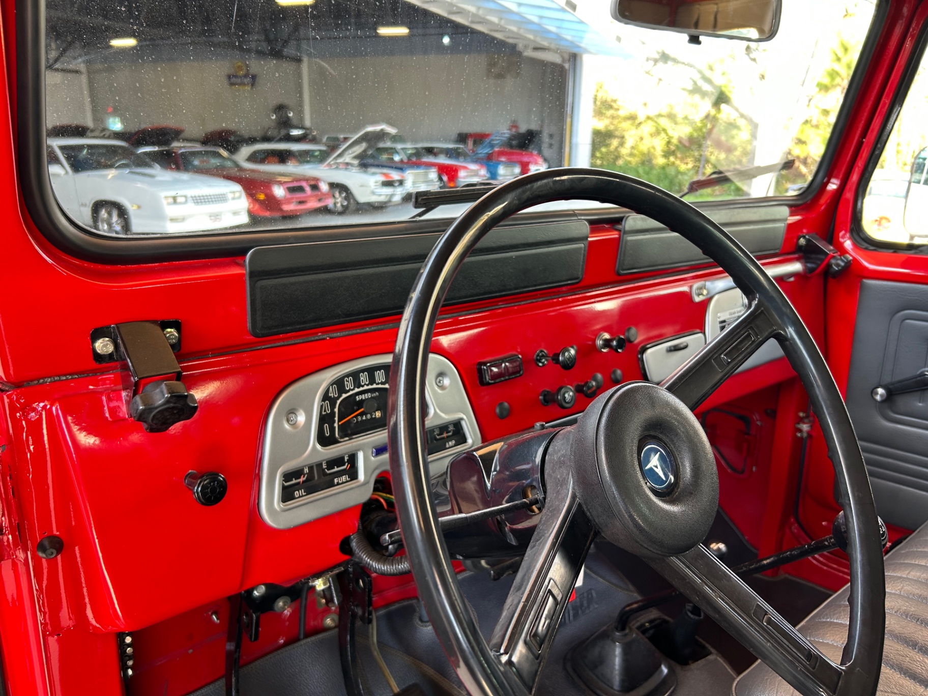 Vehicle photo 32