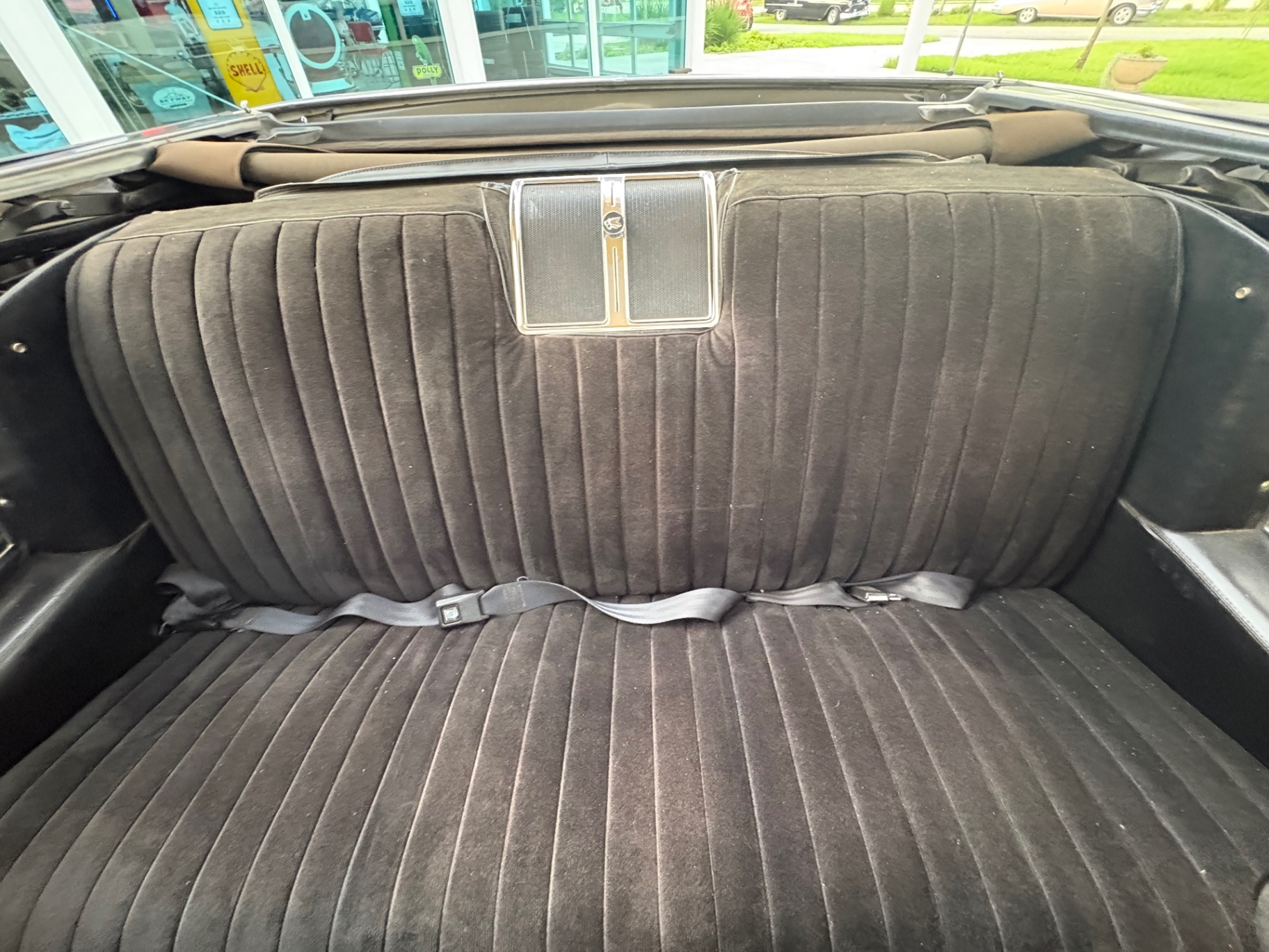 Vehicle photo 37