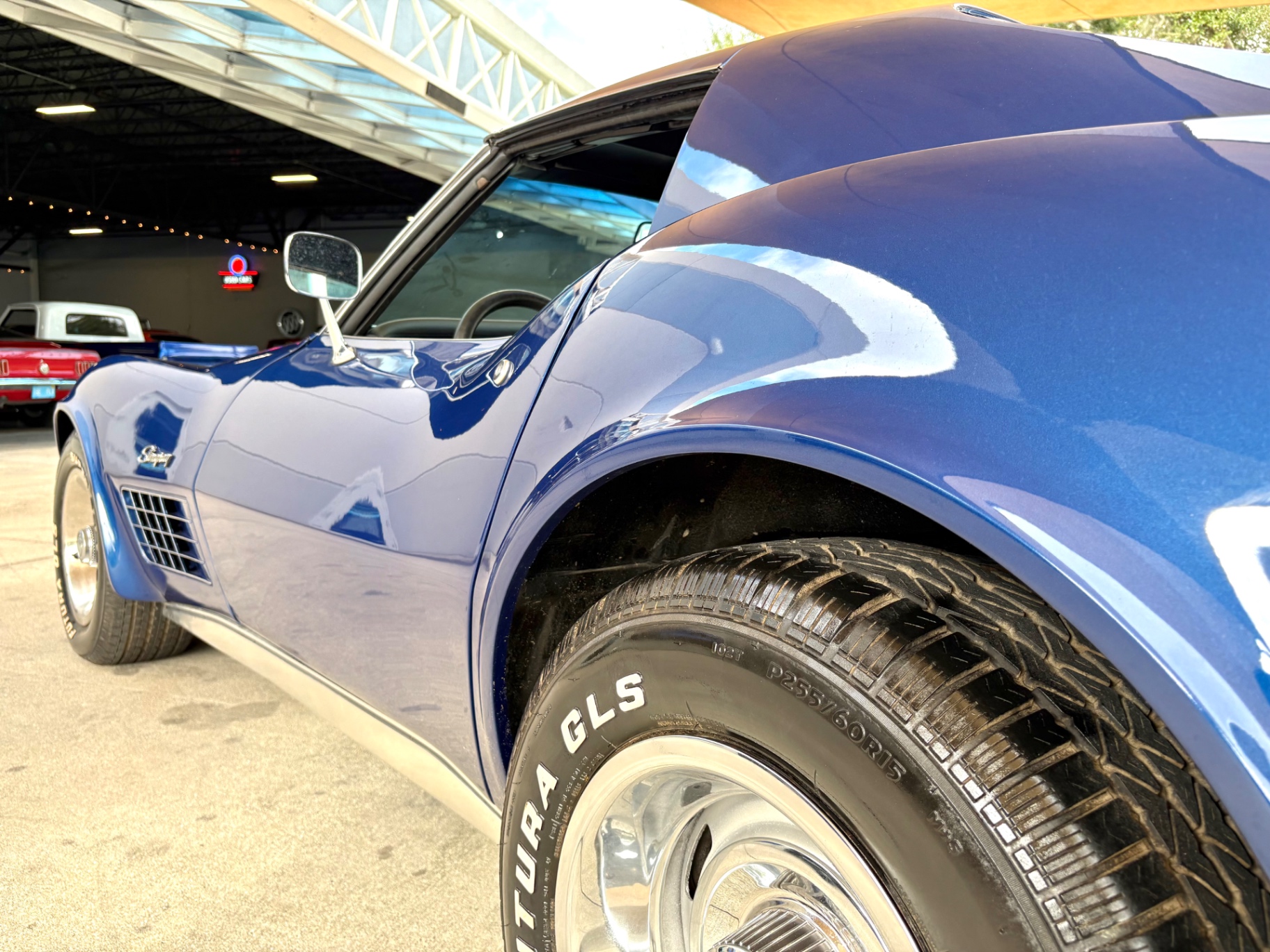 Vehicle photo 14