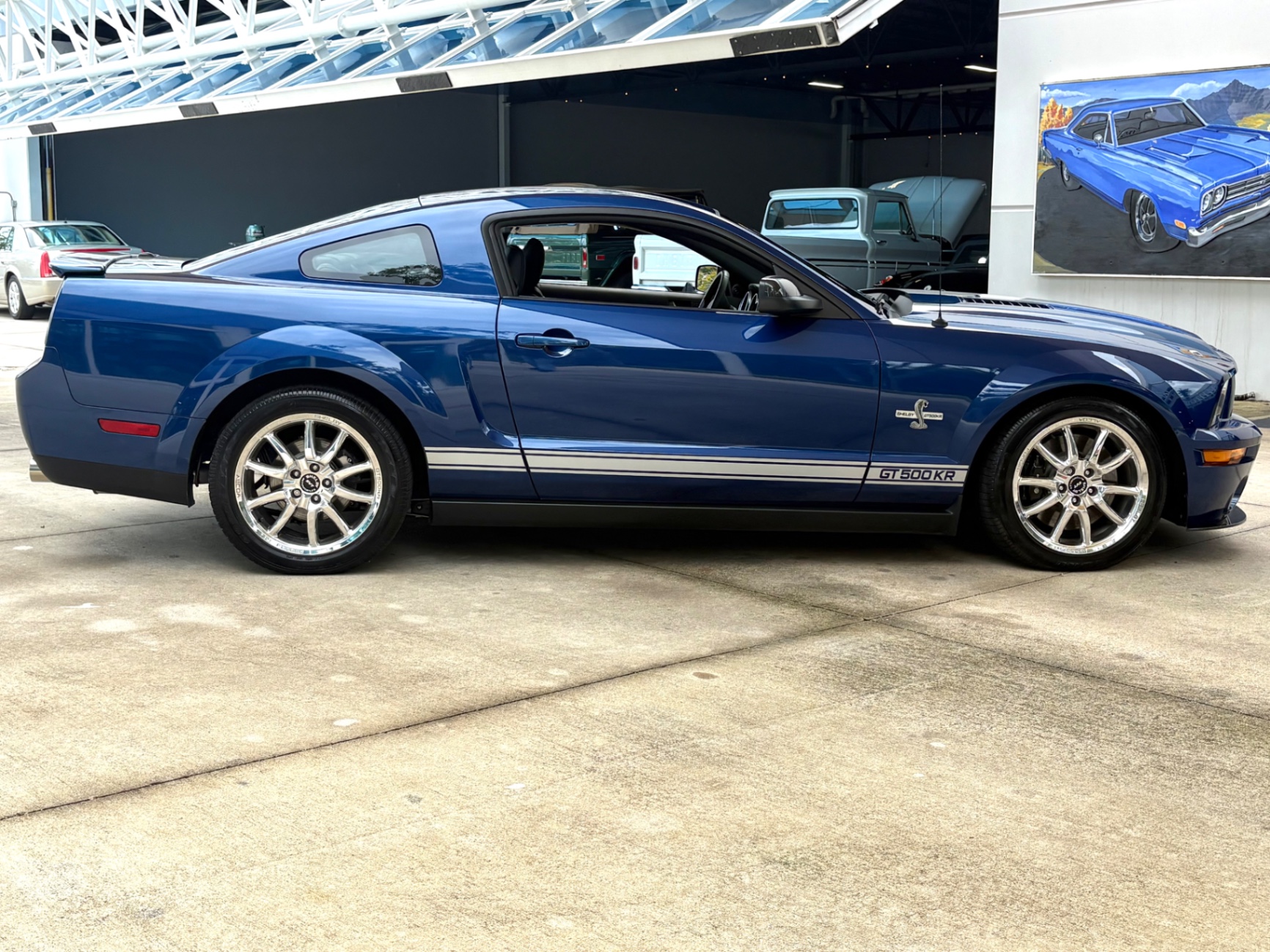 Vehicle photo 5