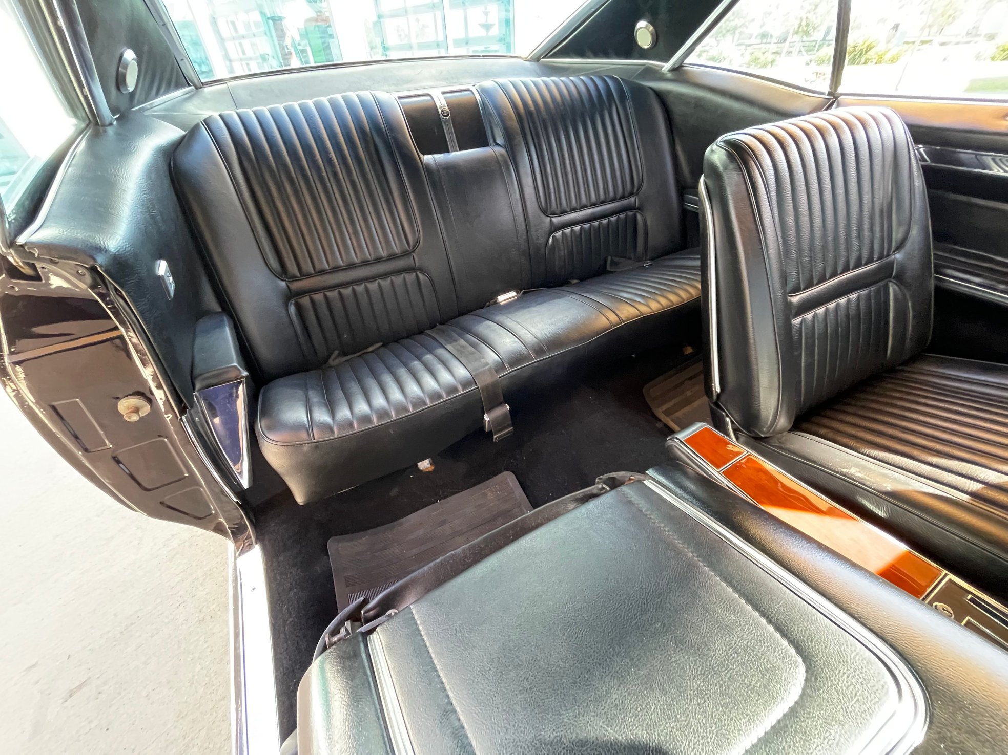 Vehicle photo 43