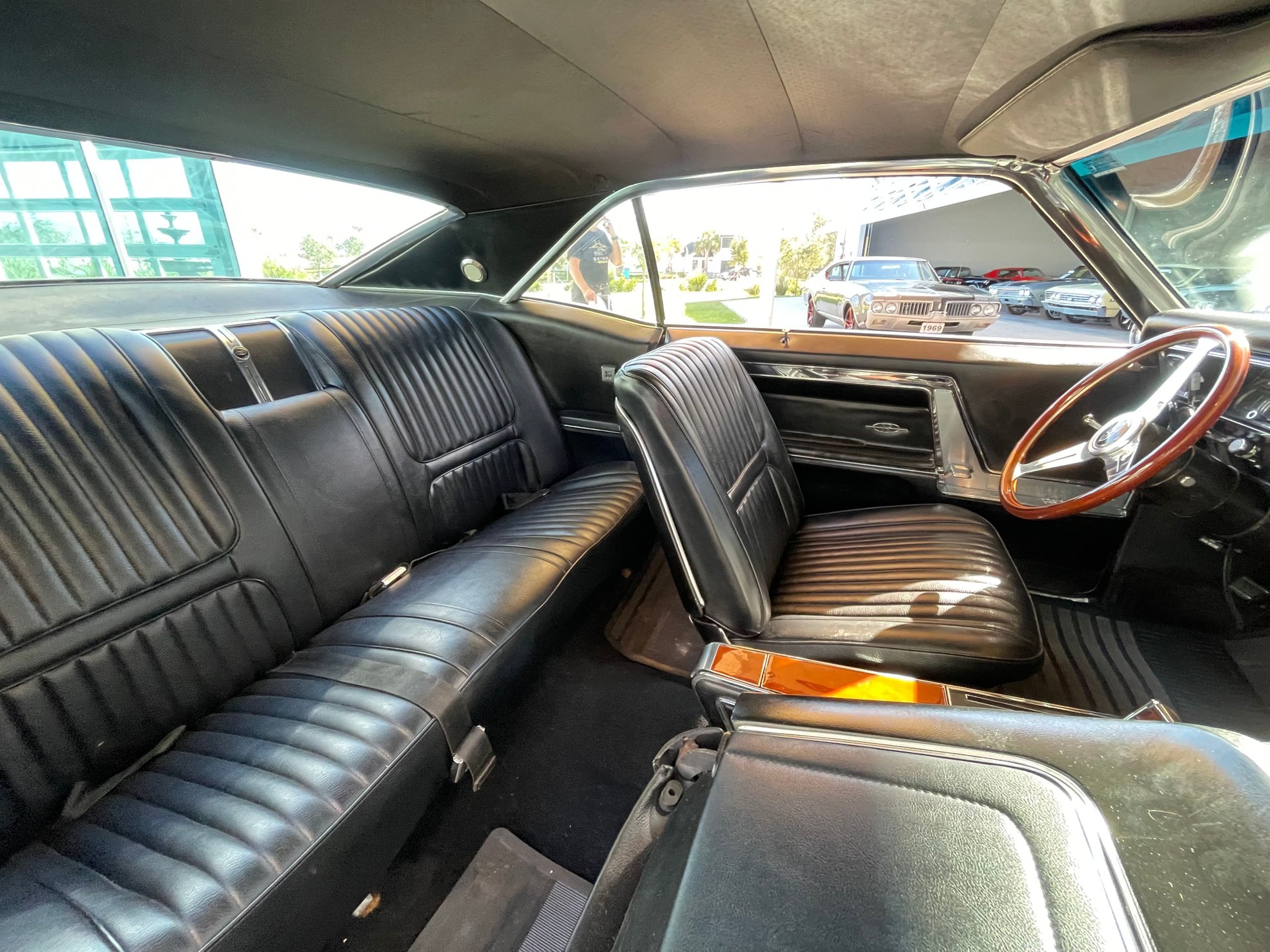 Vehicle photo 44