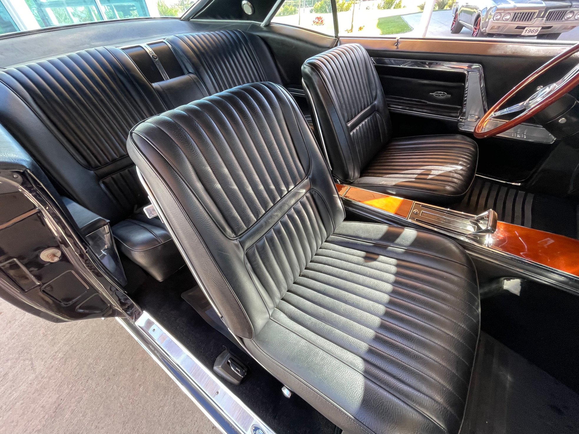 Vehicle photo 40