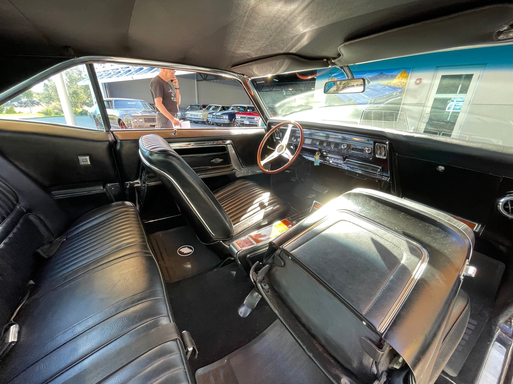 Vehicle photo 45