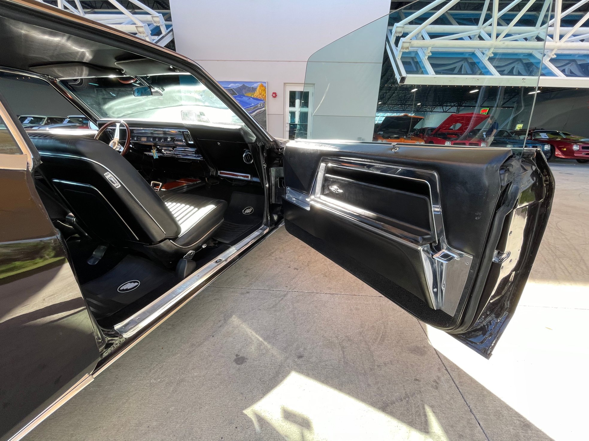 Vehicle photo 37