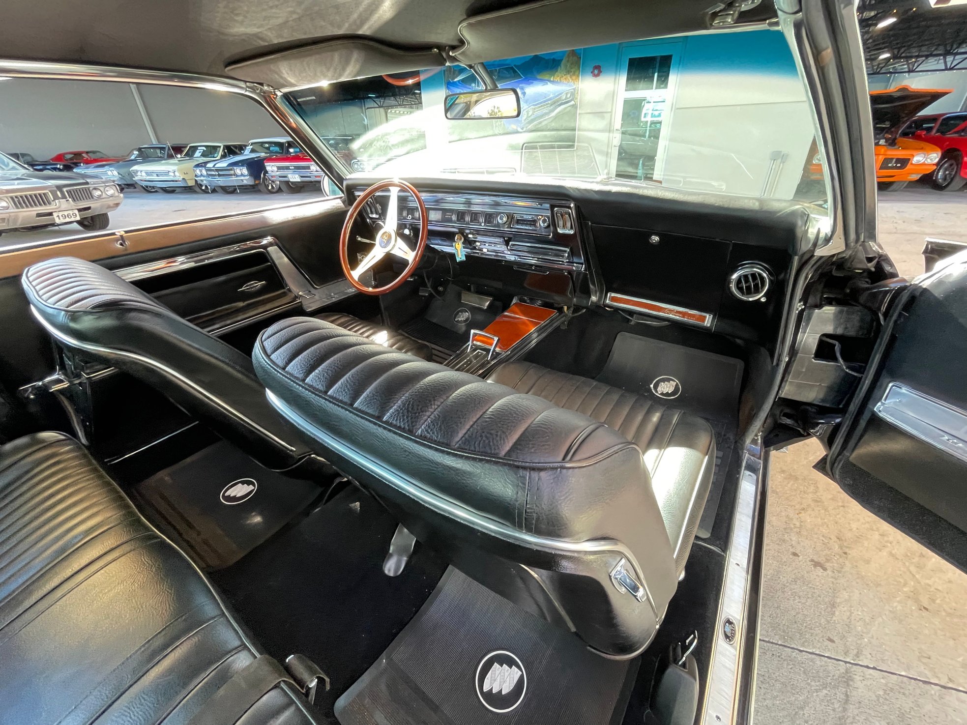 Vehicle photo 41
