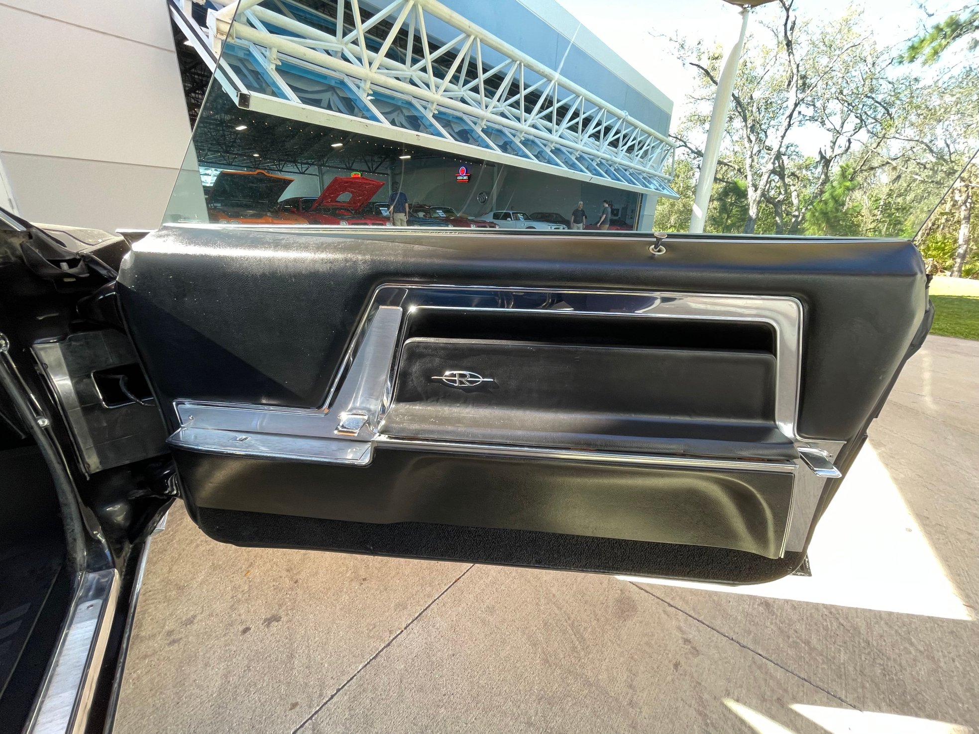 Vehicle photo 38