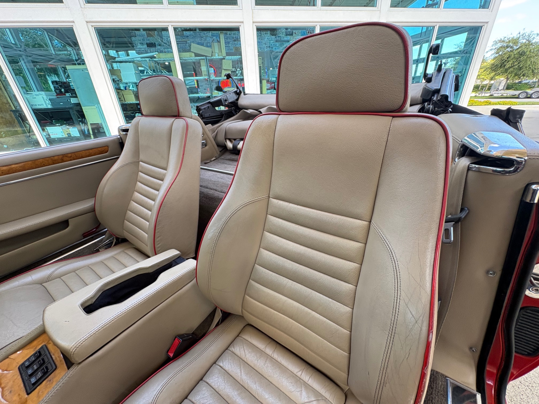 Vehicle photo 37