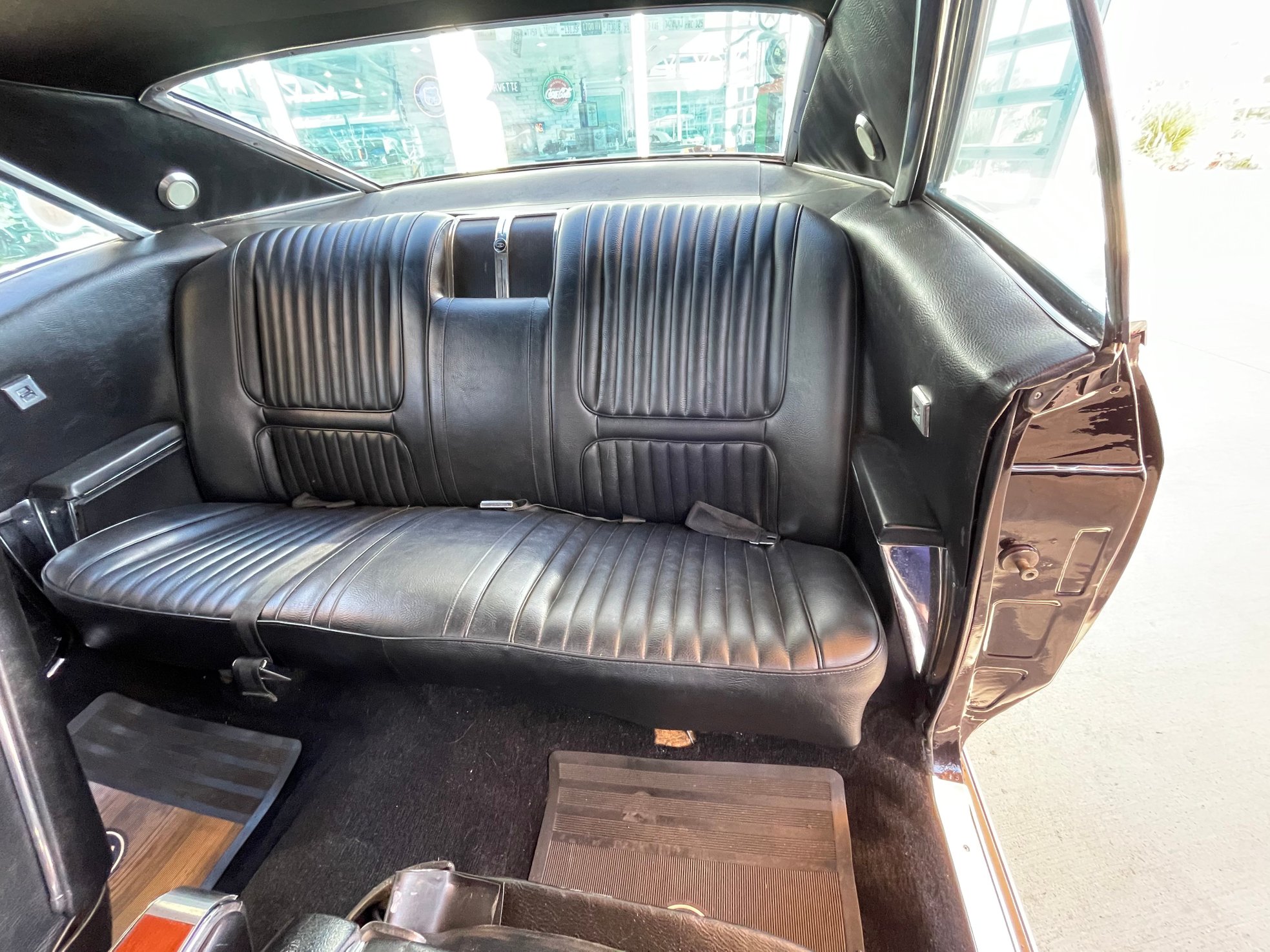 Vehicle photo 27