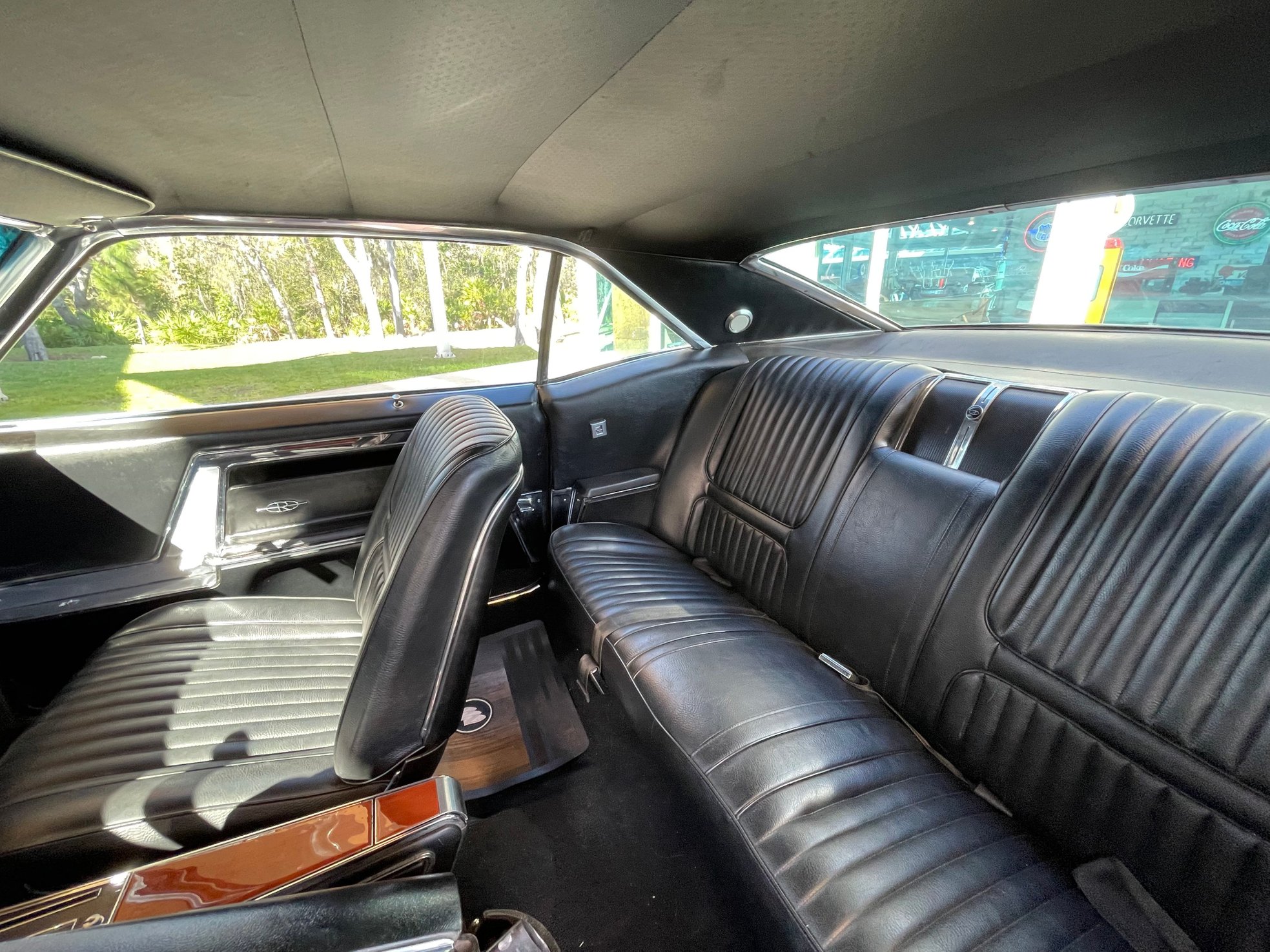 Vehicle photo 26