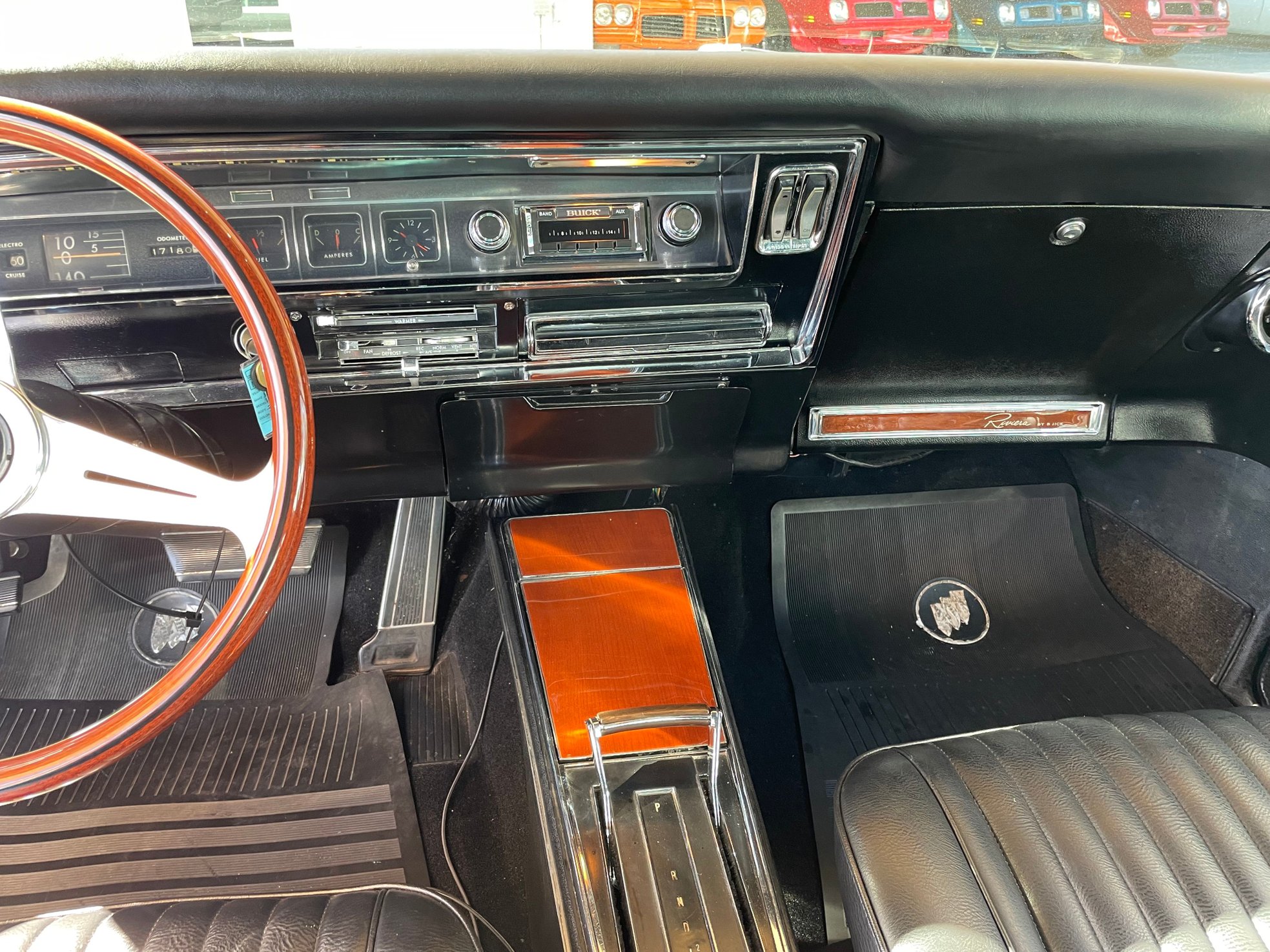 Vehicle photo 21