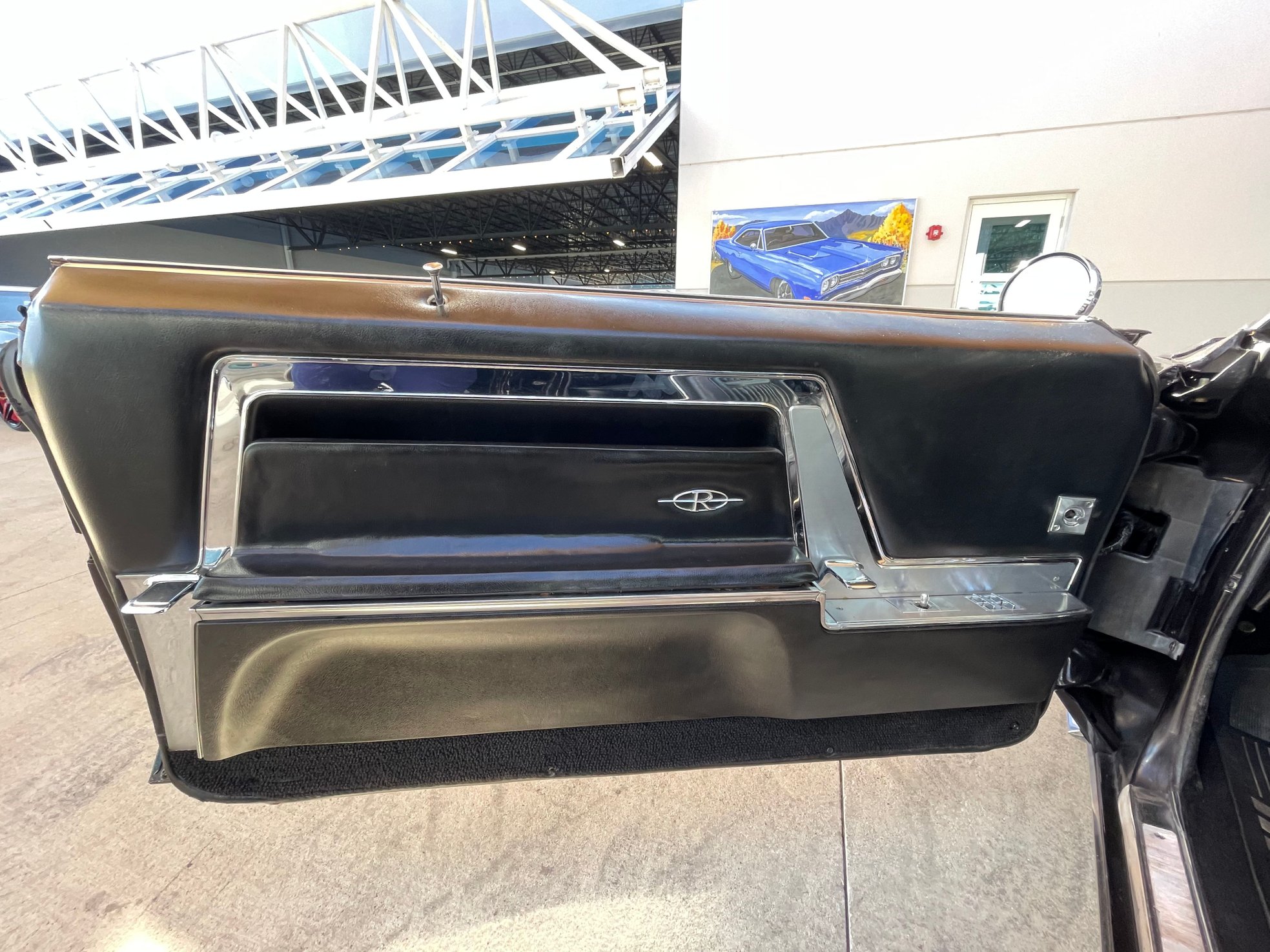 Vehicle photo 17