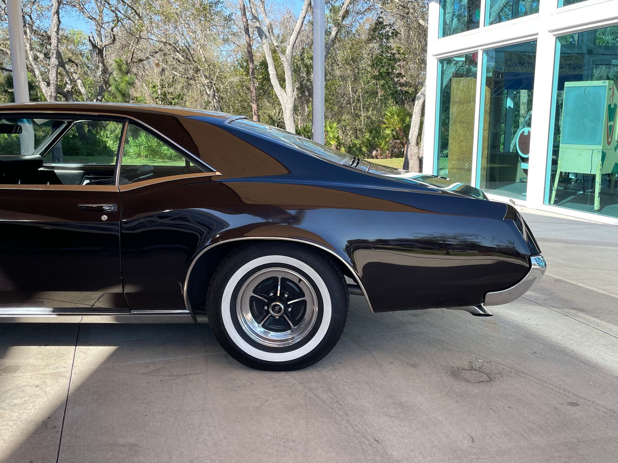 Vehicle photo 7