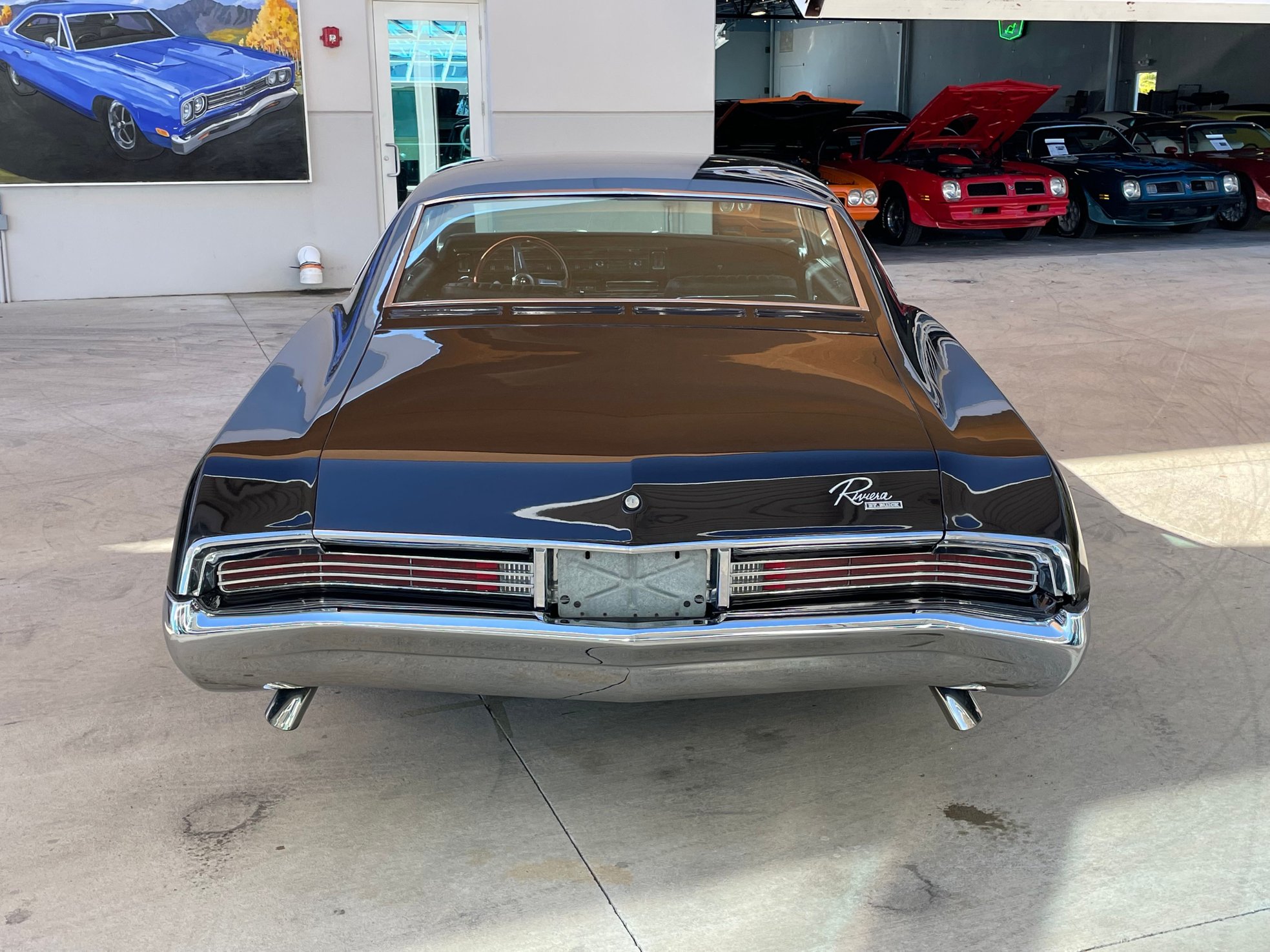 Vehicle photo 12