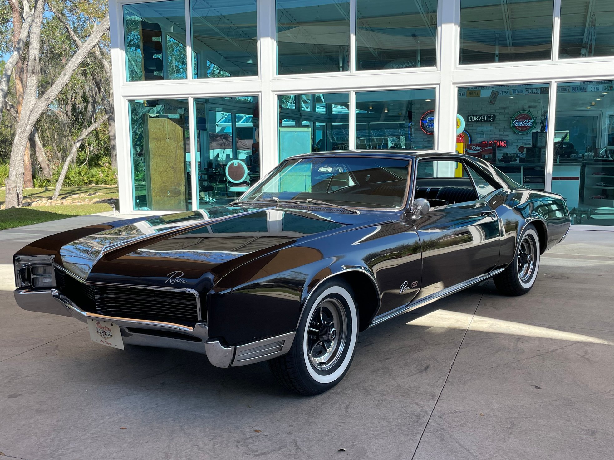Vehicle photo 15