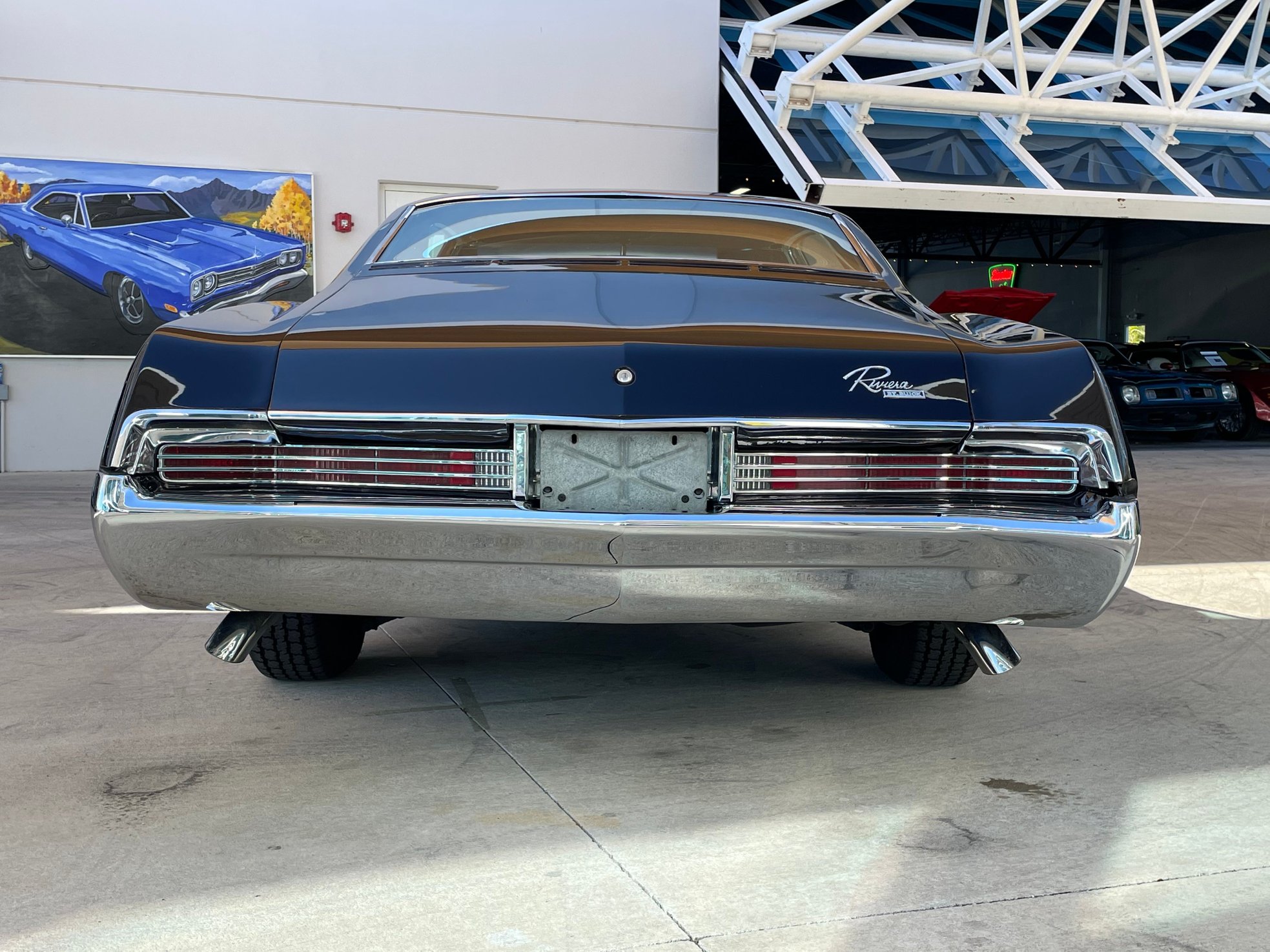 Vehicle photo 11