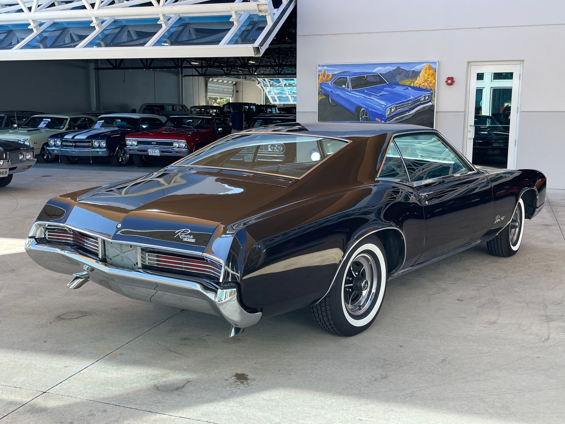 Vehicle photo 10