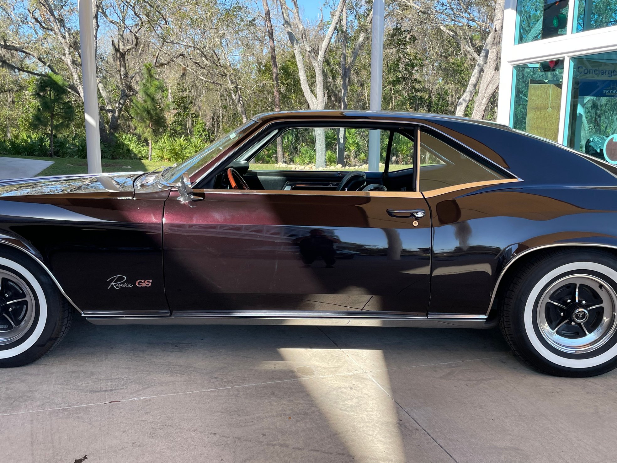 Vehicle photo 6