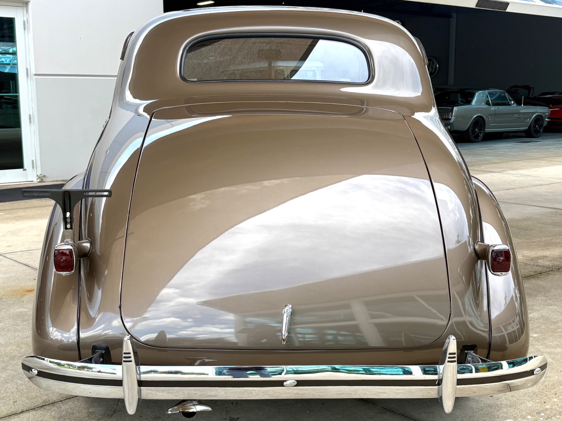Vehicle photo 7