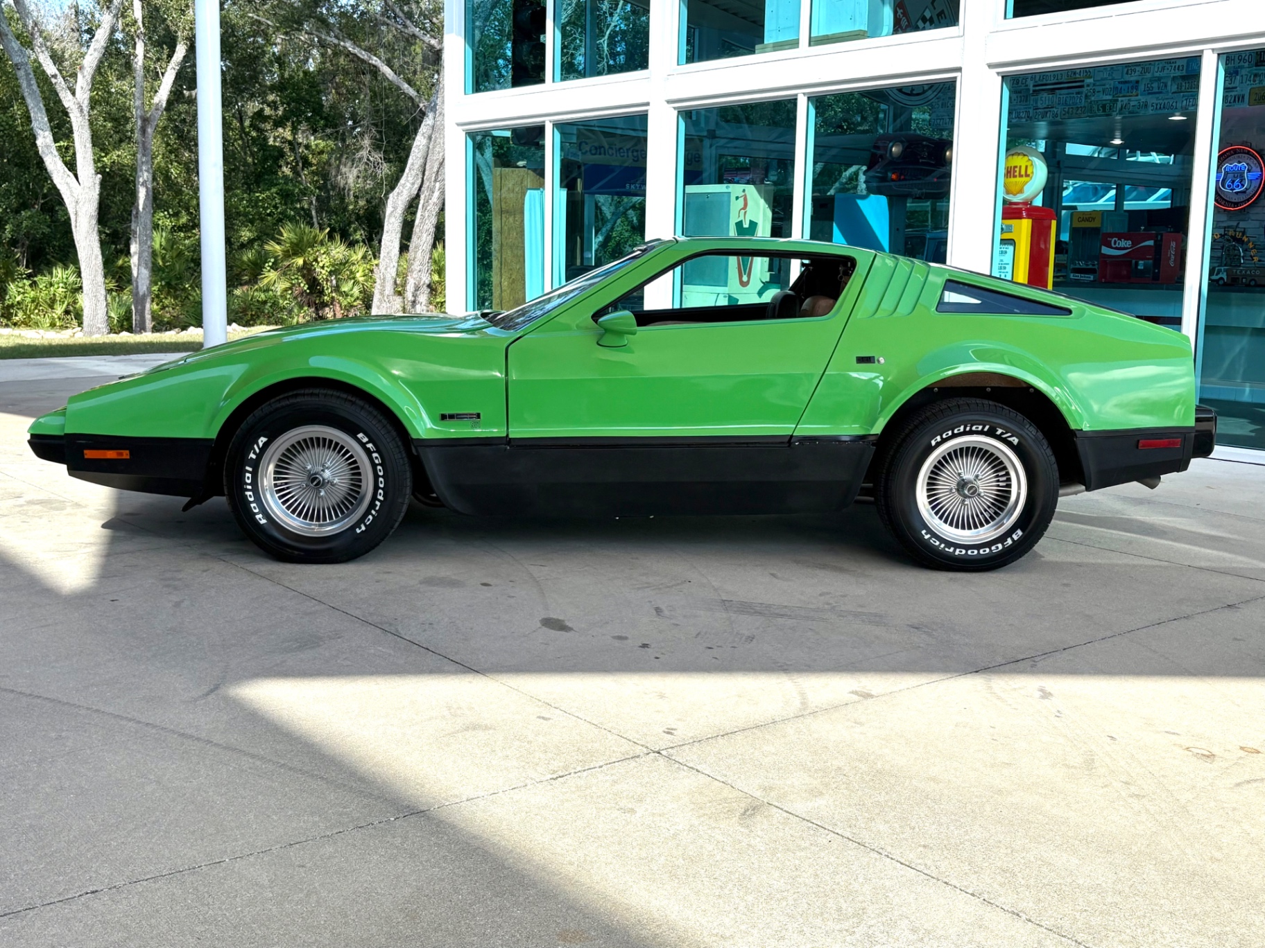 Vehicle photo 10