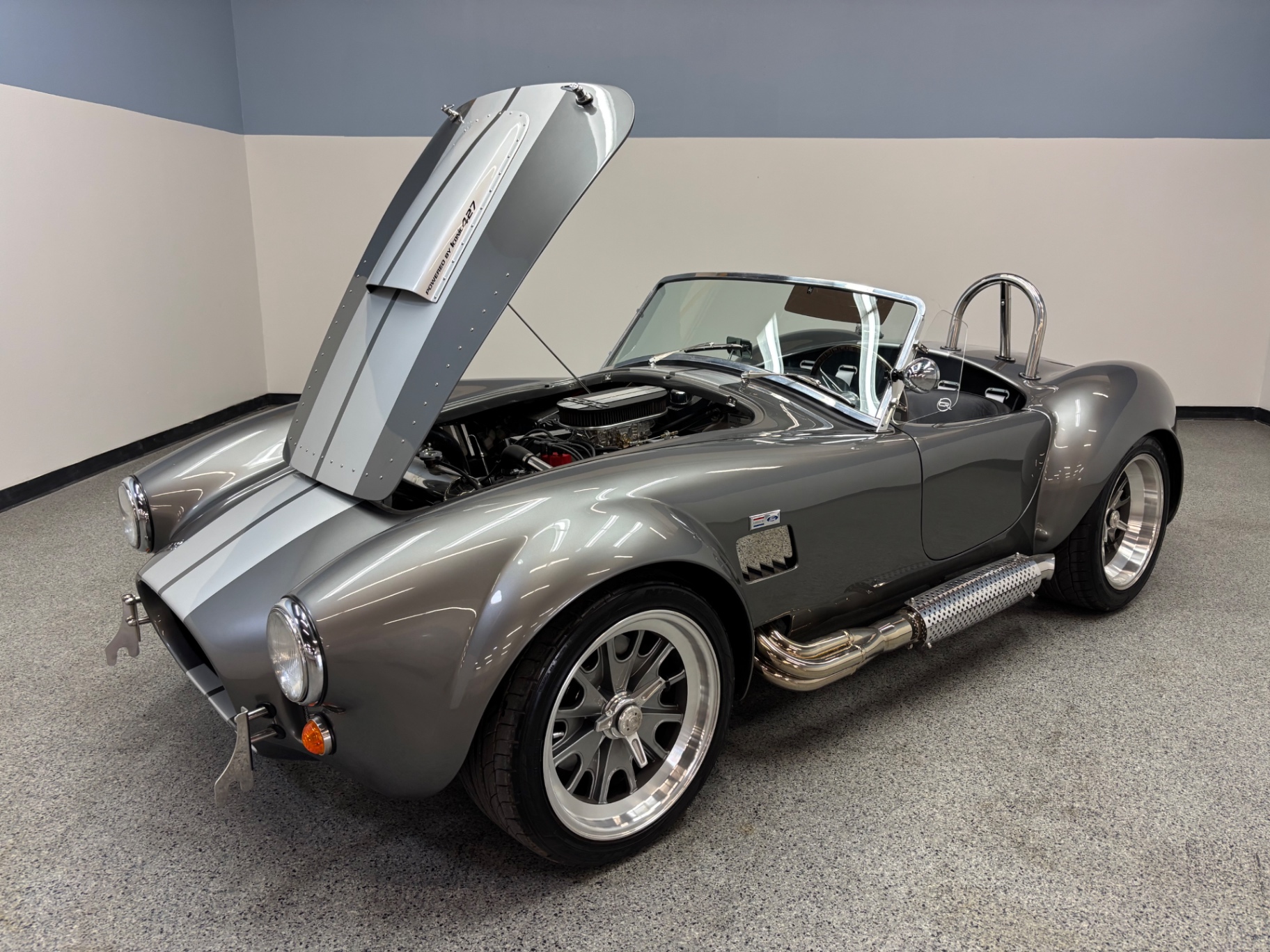 Vehicle photo 13