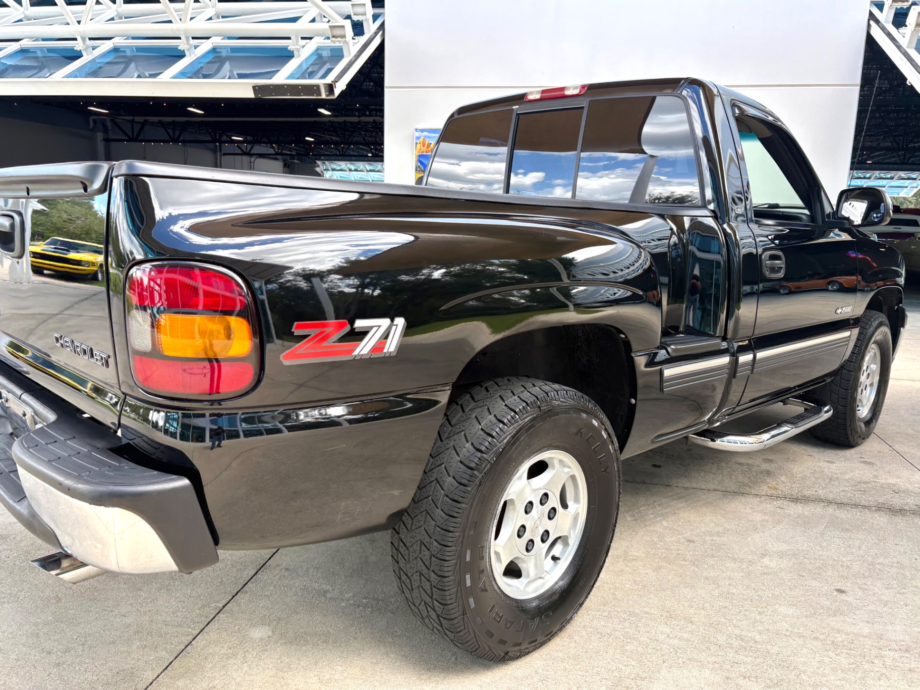 Vehicle photo 15