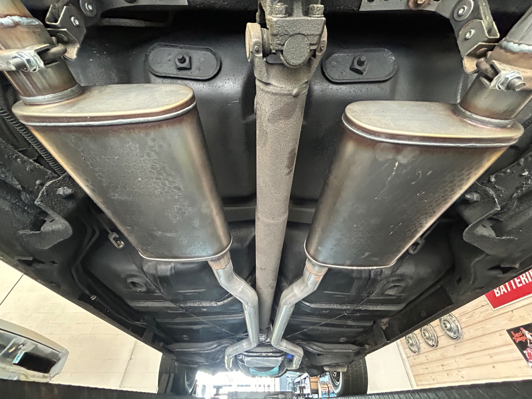Vehicle photo 30