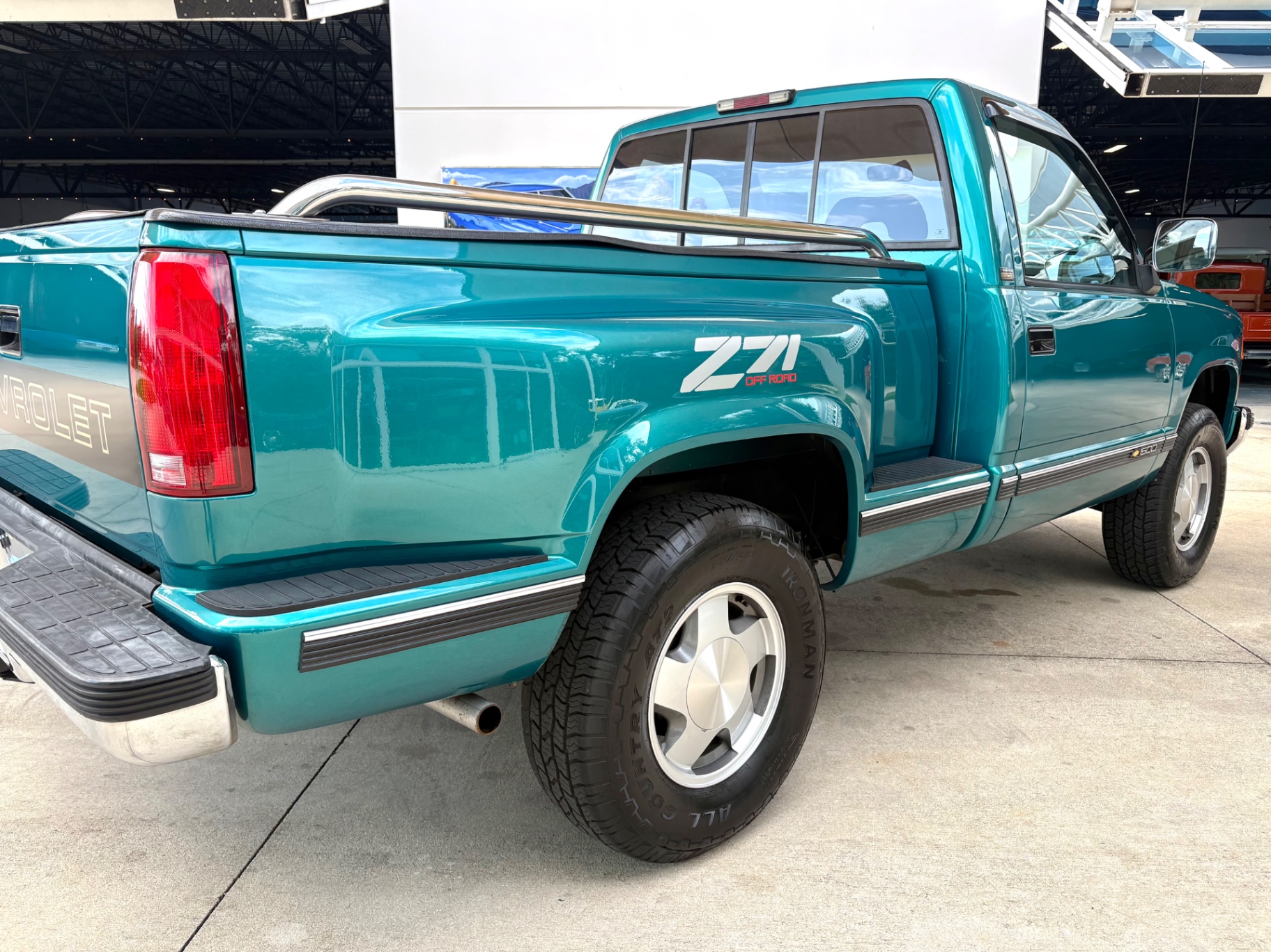 Vehicle photo 16