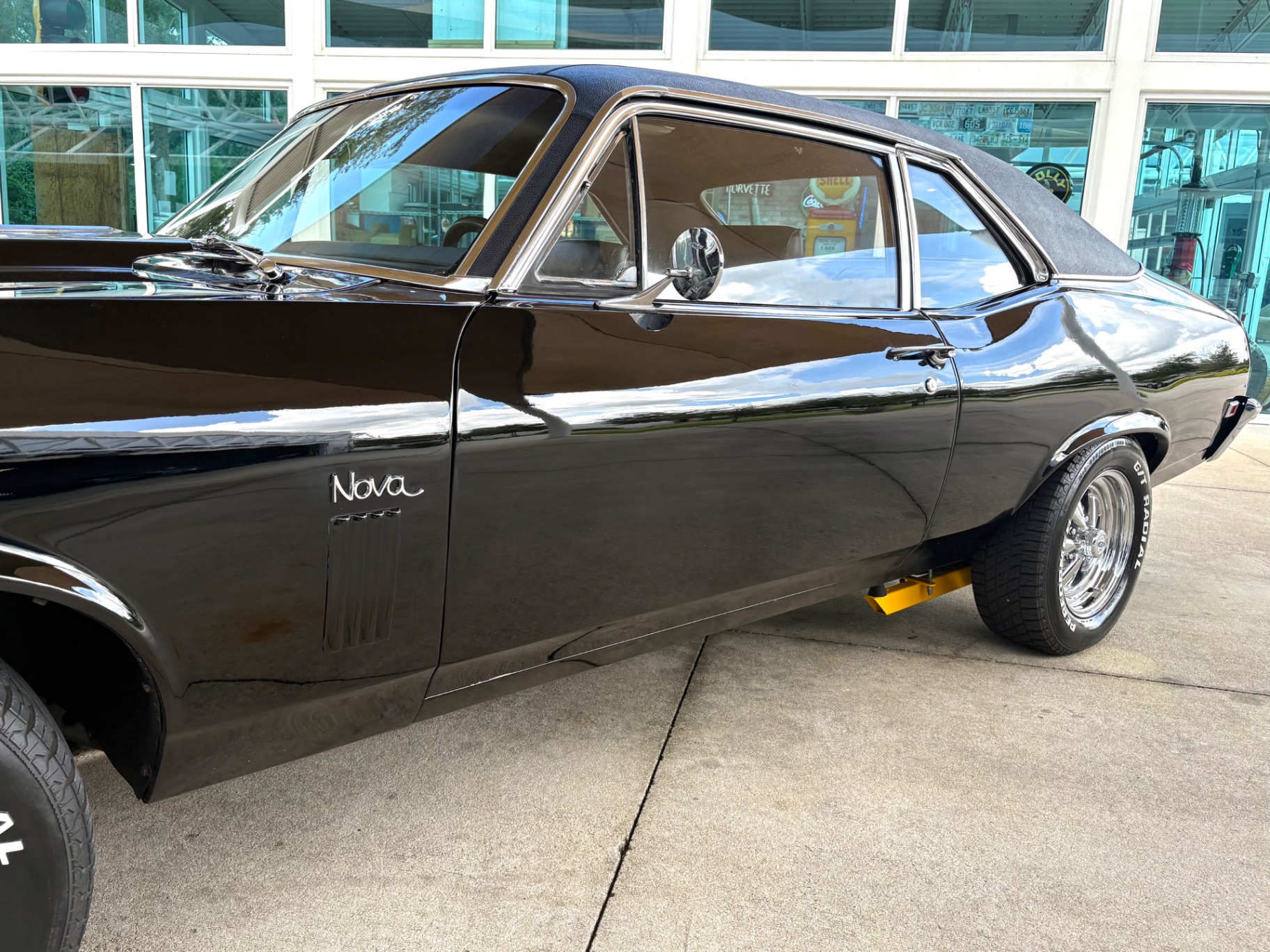 Vehicle photo 13