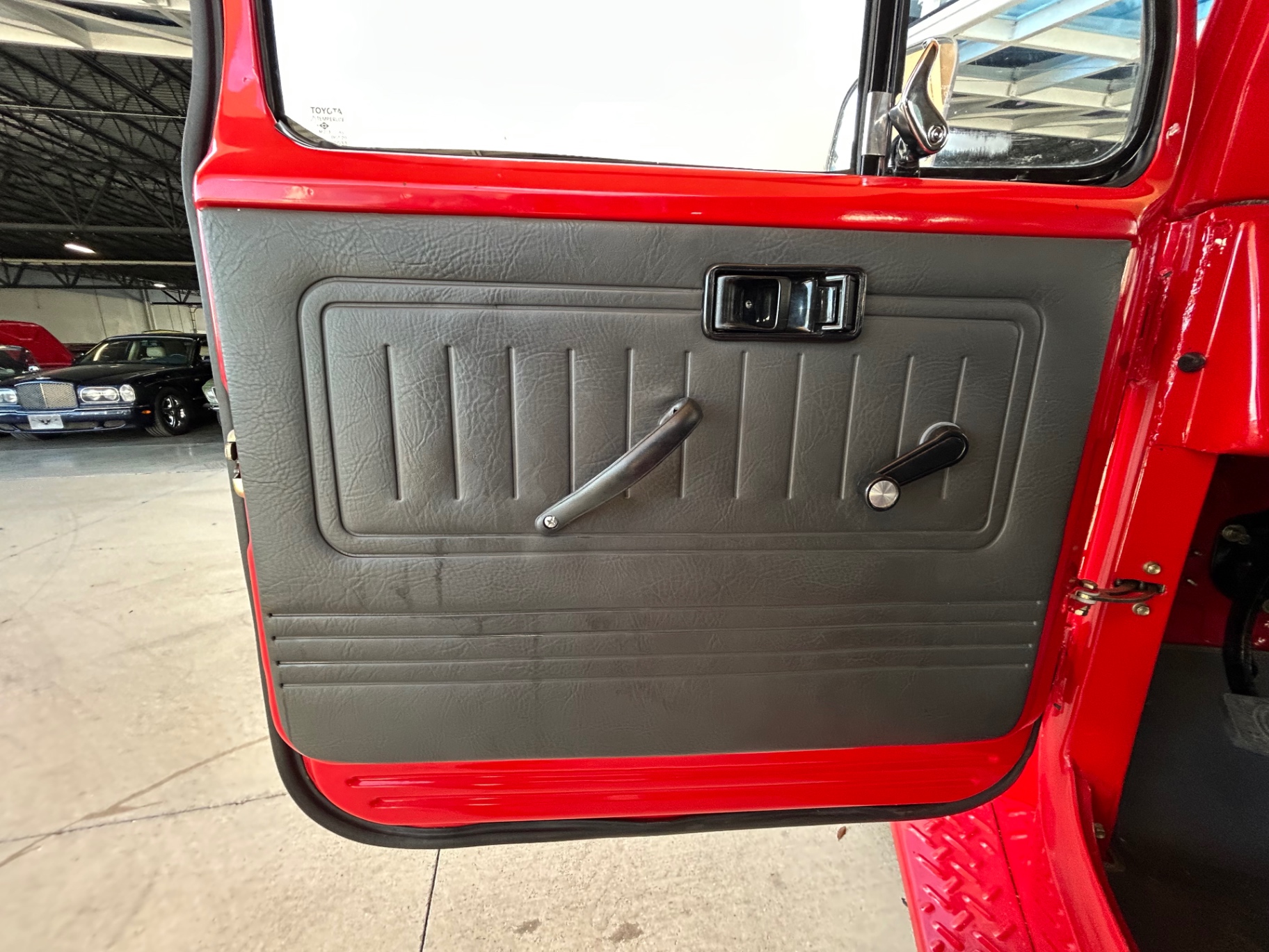 Vehicle photo 31