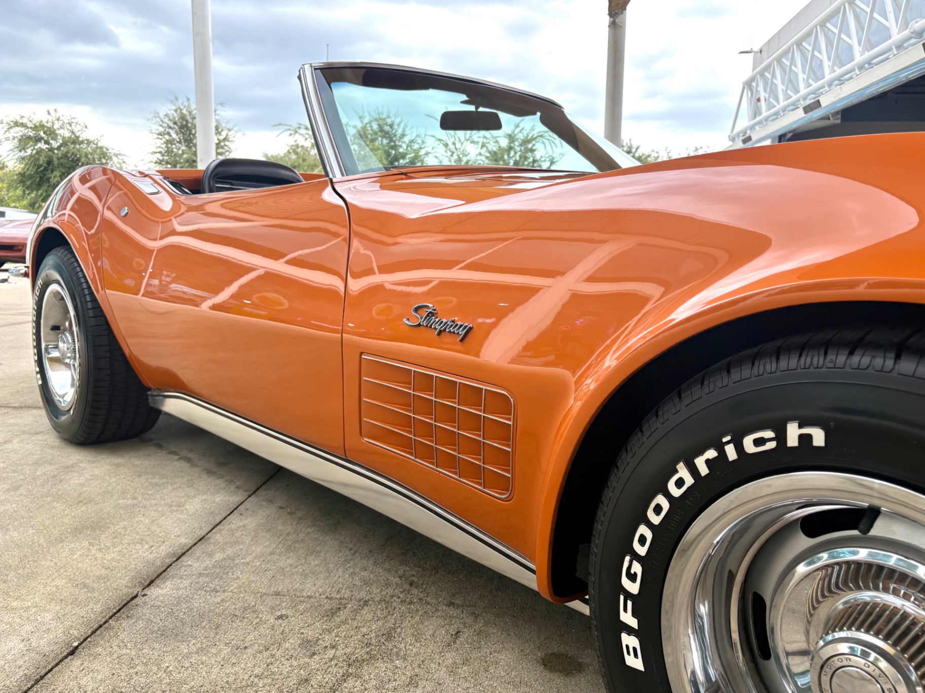 Vehicle photo 18