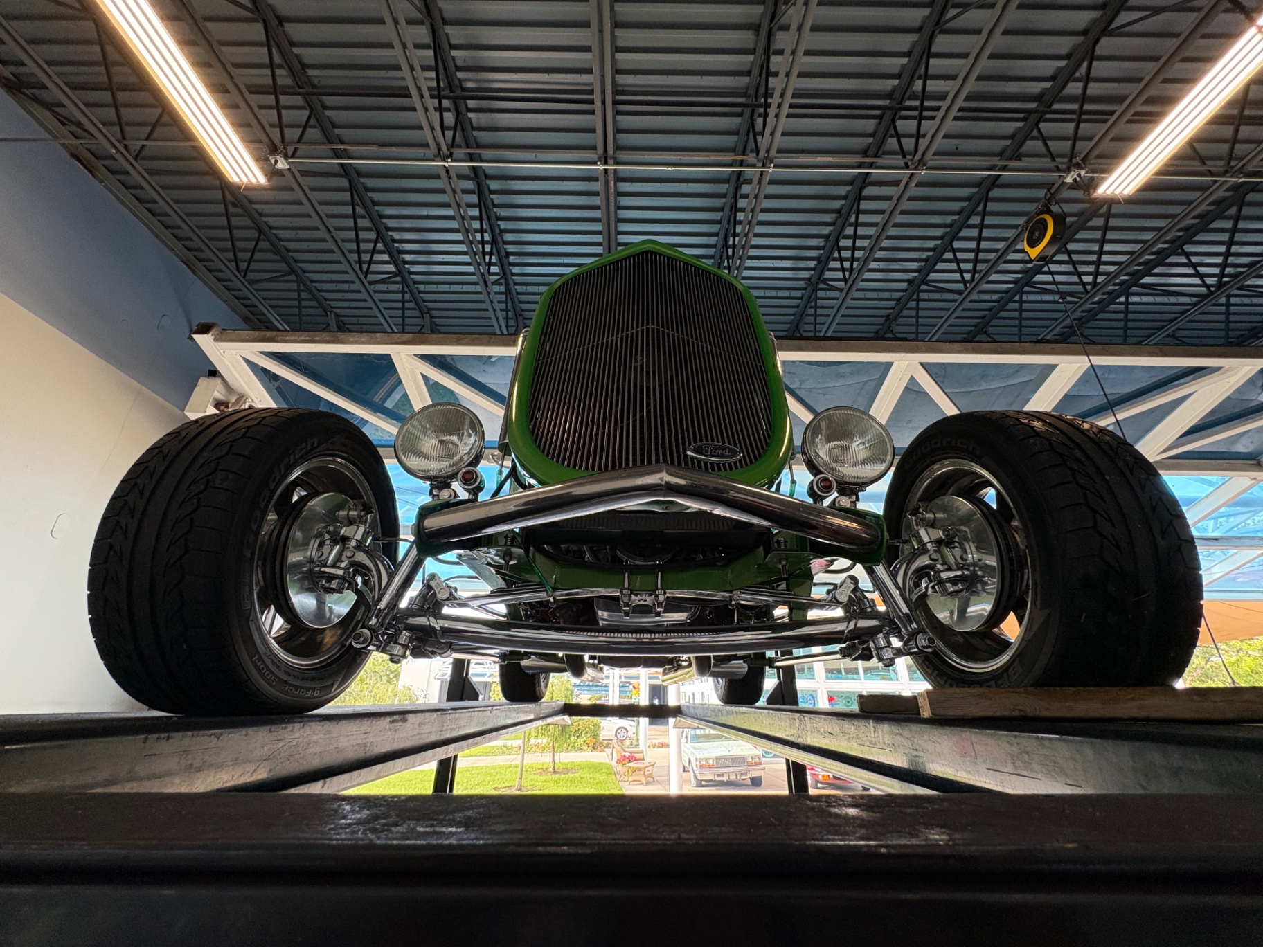 Vehicle photo 43
