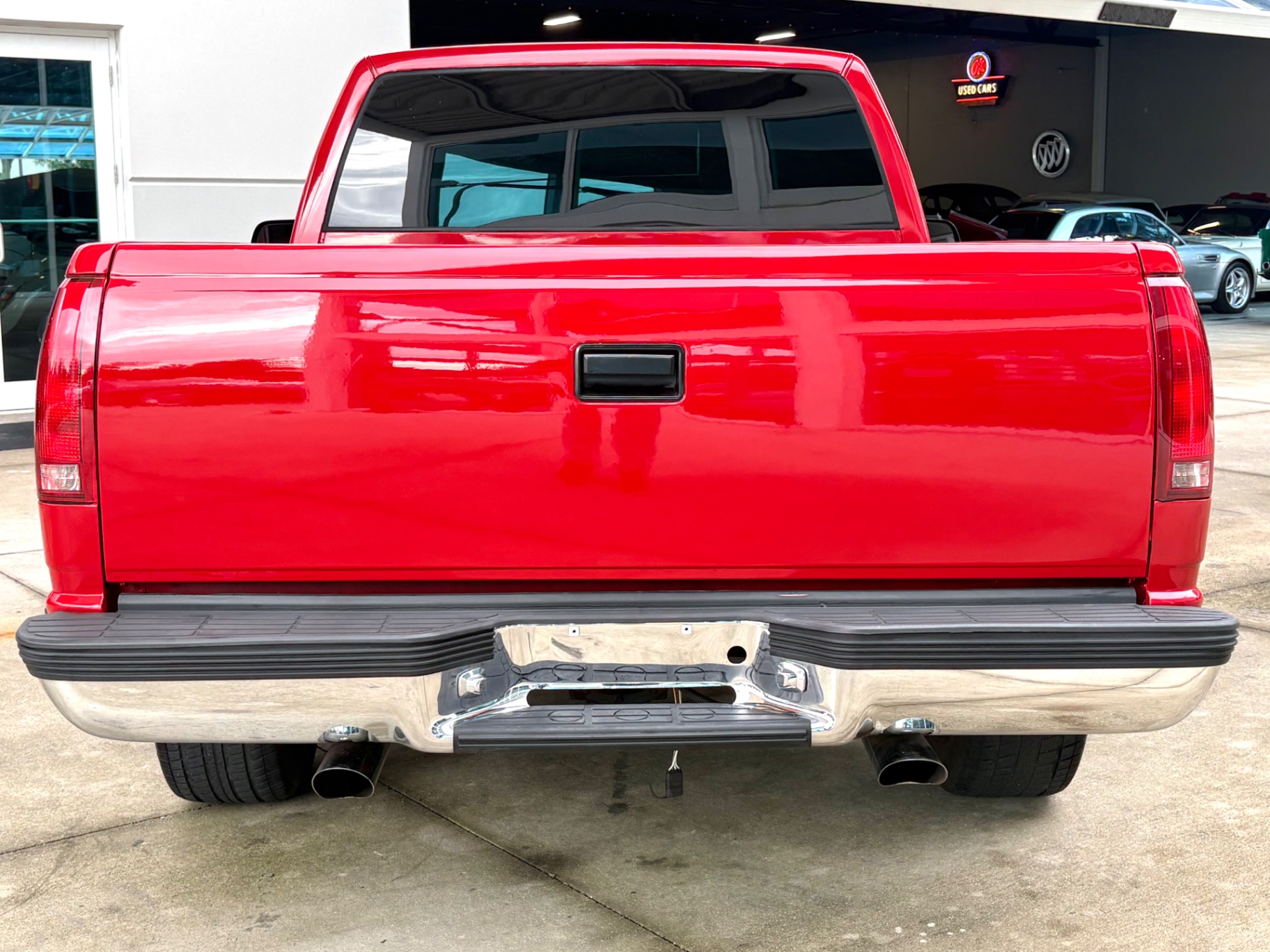 Vehicle photo 7