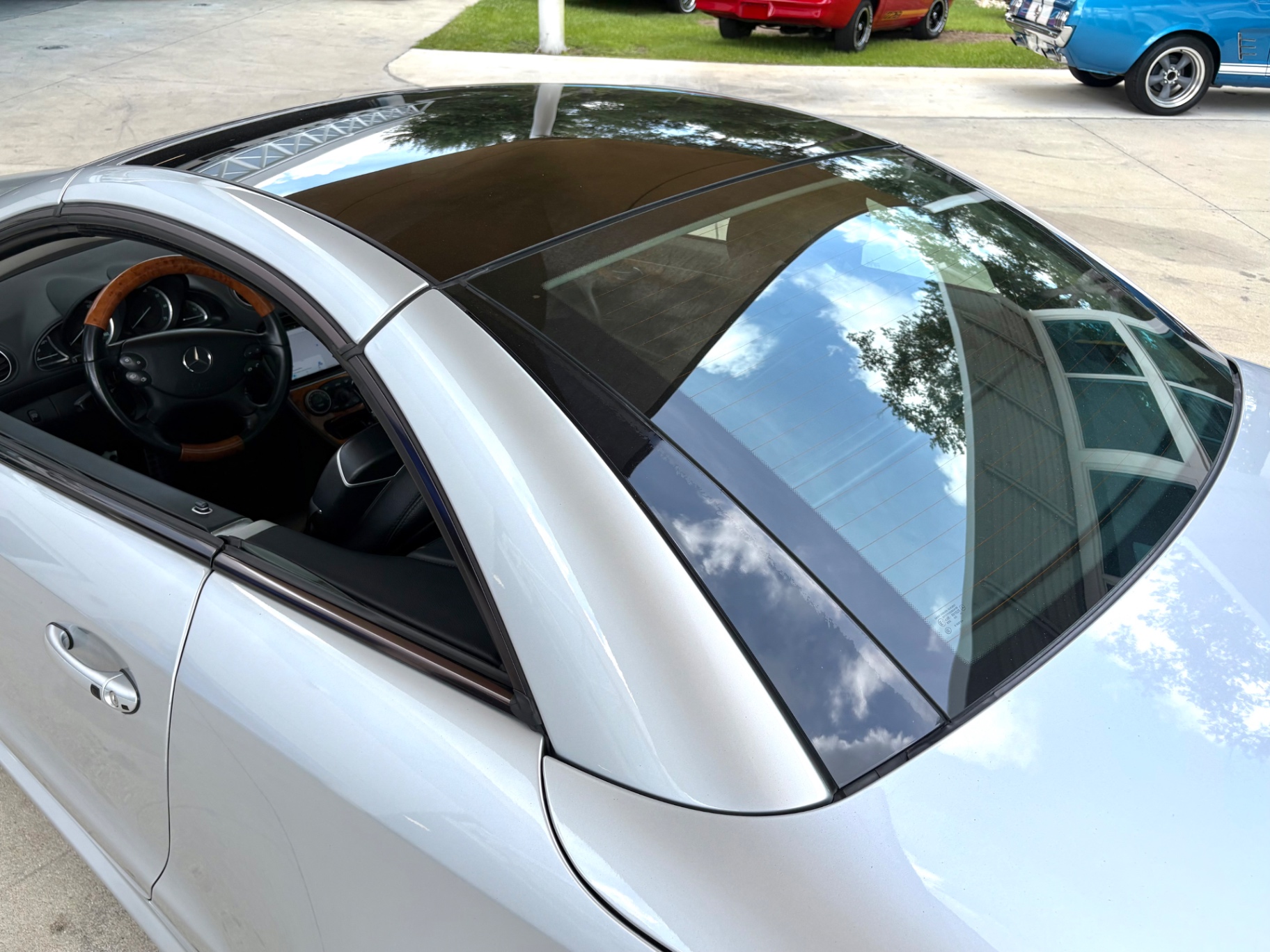 Vehicle photo 25