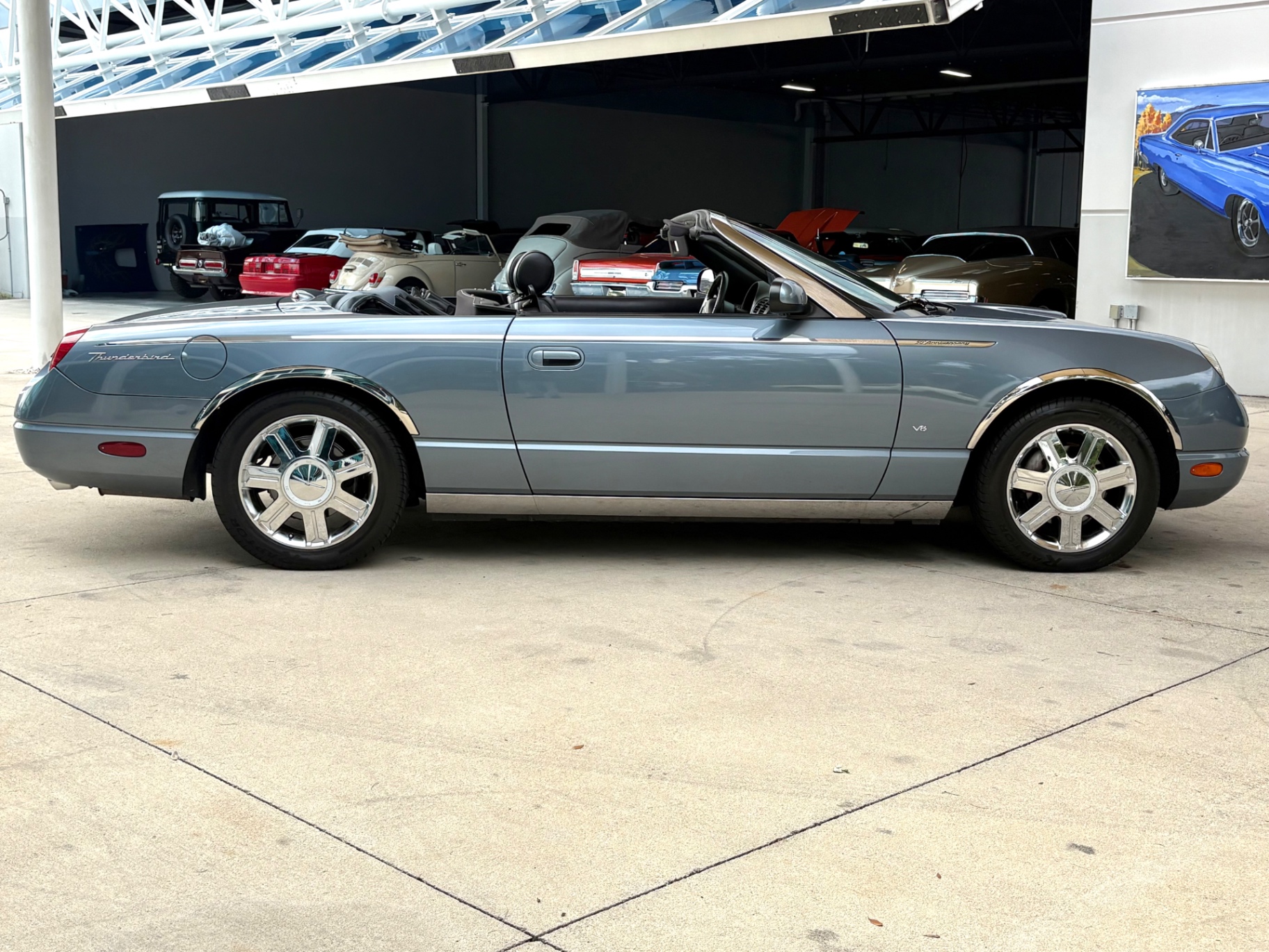 Vehicle photo 5