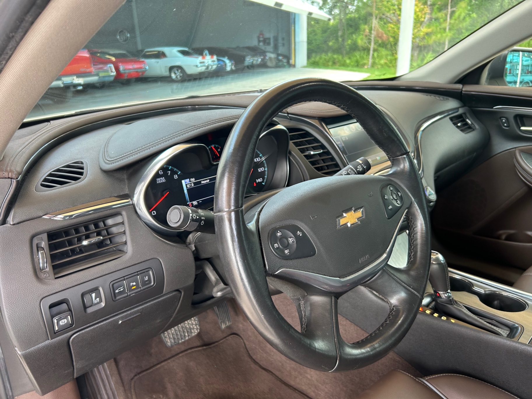 Vehicle photo 30