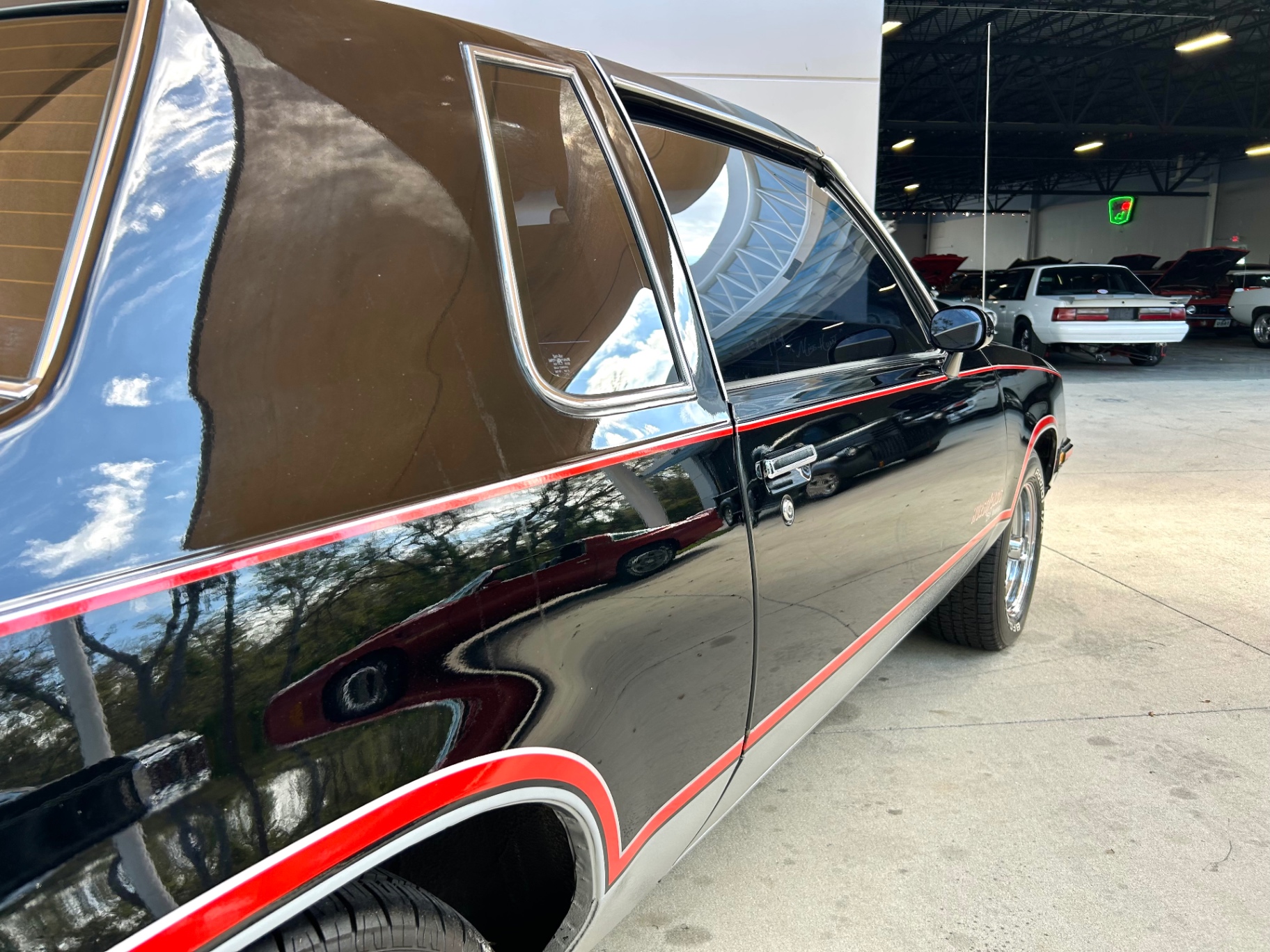 Vehicle photo 15